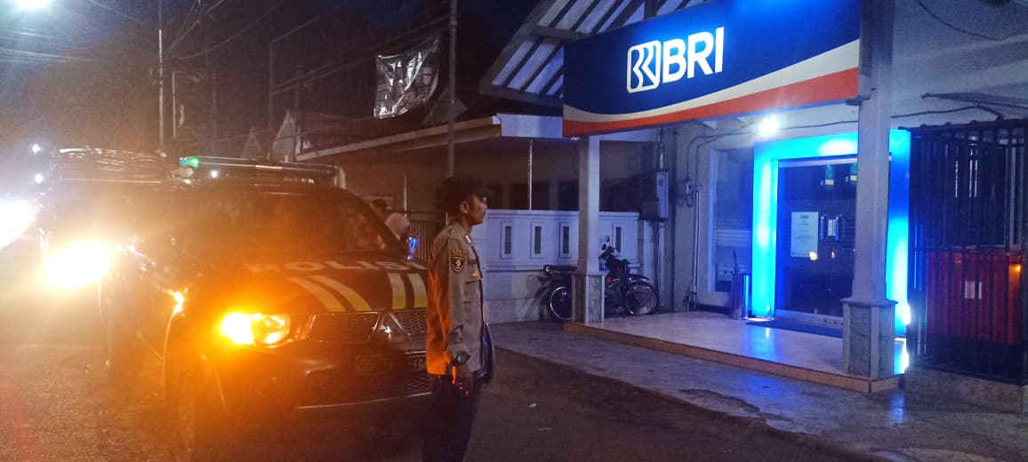 Jaga Kondusifitas Kamtibmas, Polsek Tekung Gencarkan Program "Polisi Ketok" di Perbankan dan Pertokoan
