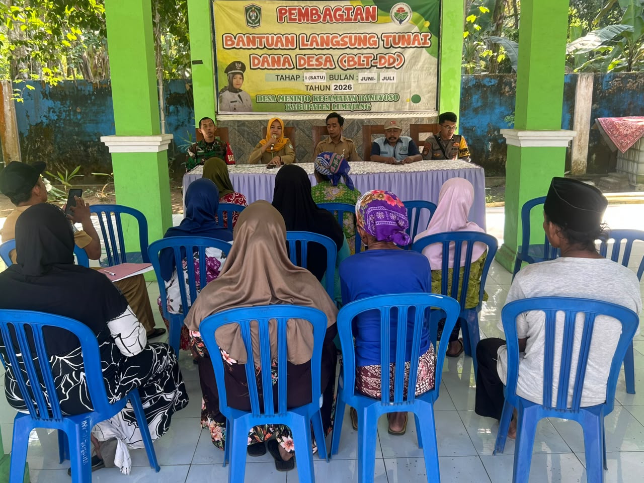 Polsek Ranuyoso Kawal Penyaluran BLT Dana Desa di Meninjo, 10 KPM Terima Bantuan Rp600 Ribu