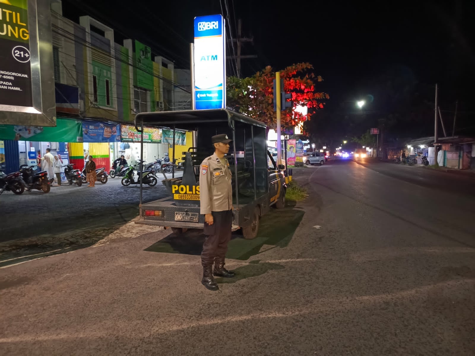 Patroli Blue Light Polsek Tempeh Tingkatkan Kehadiran Polisi di Perempatan Tempeh Tengah untuk Cegah Aksi Kejahatan