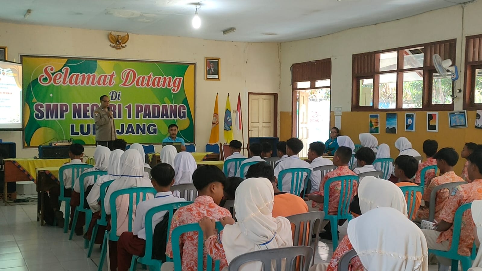 Kanit Binmas Polsek Padang Bersama Anggota Berikan Penyuluhan Tentang Bahaya Narkoba Kepada Pelajar