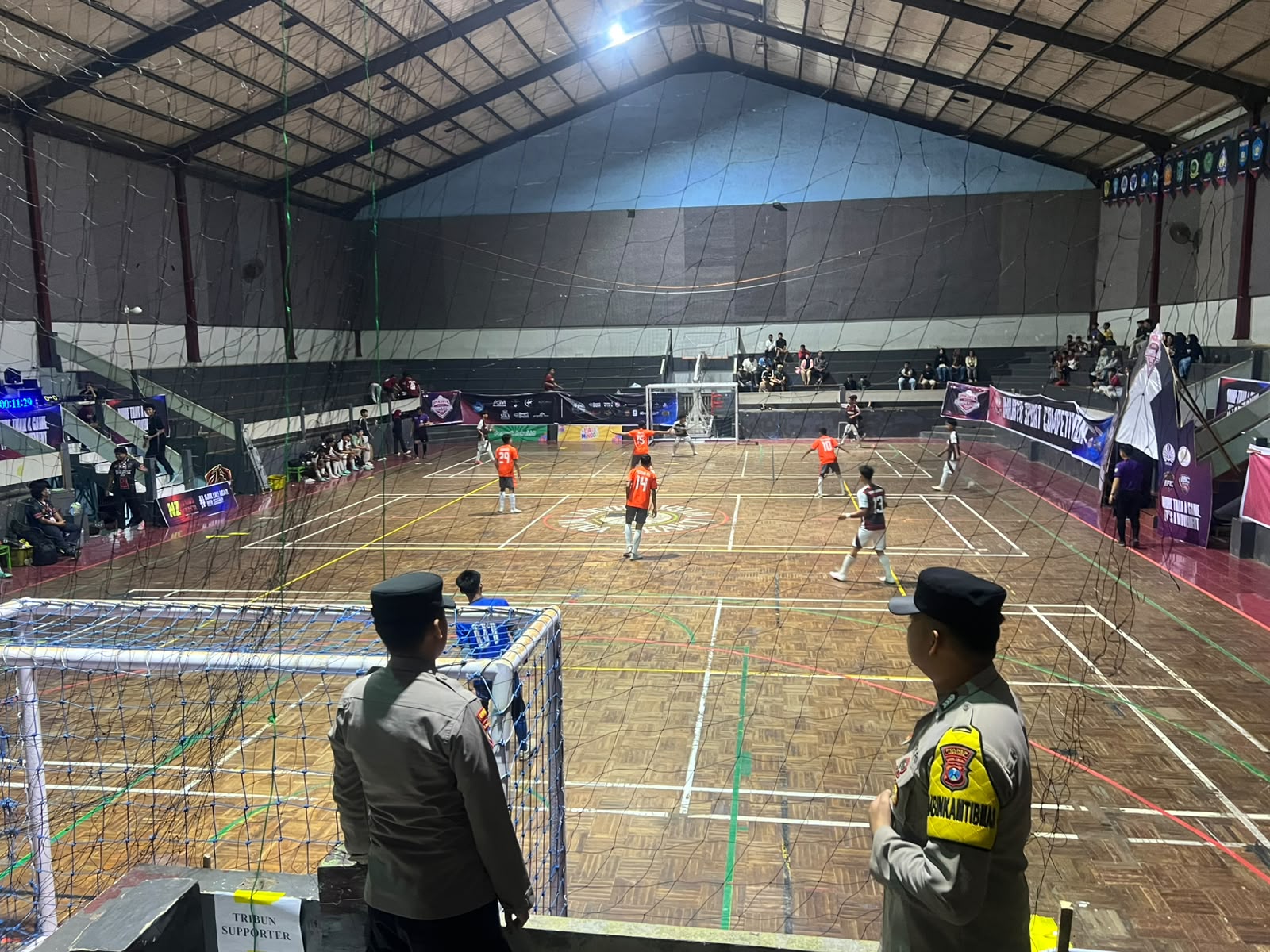 Polsek Lumajang Kota Amankan Turnamen Imajaya Futsal Club, Ratusan Peserta Bertanding Aman dan Kondusif