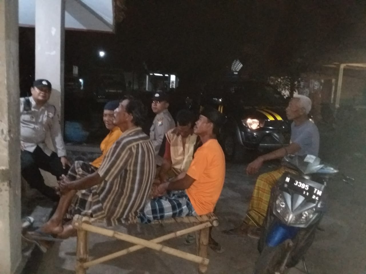 Sambang Warga Kamling di Desa Jatisari, Polsek Tempeh Perkuat Kemitraan Masyarakat dalam Menjaga Kamtibmas