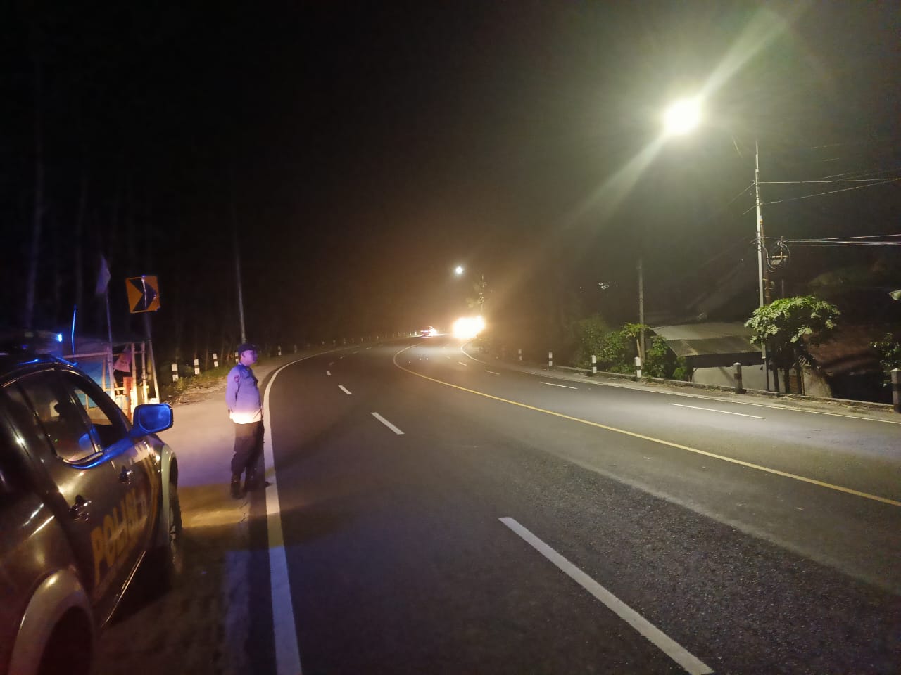 Patroli Malam Hari Polsek di Sepanjang Jalan Raya Ranuyoso Antisipasi Kejahatan Jalanan