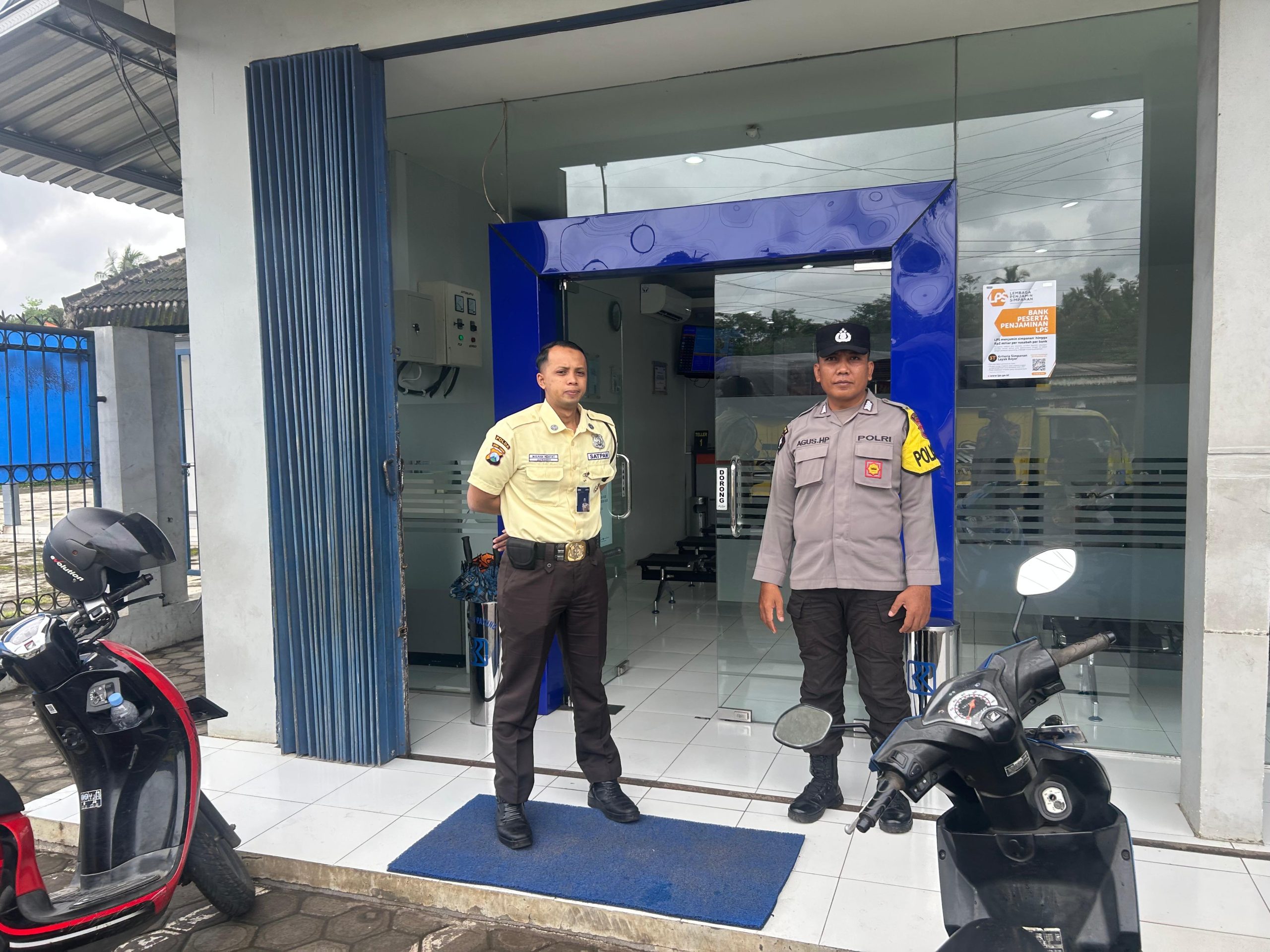 Patroli Rutin Polsek Ranuyoso di Kawasan Perbankan untuk Cegah Kriminalitas