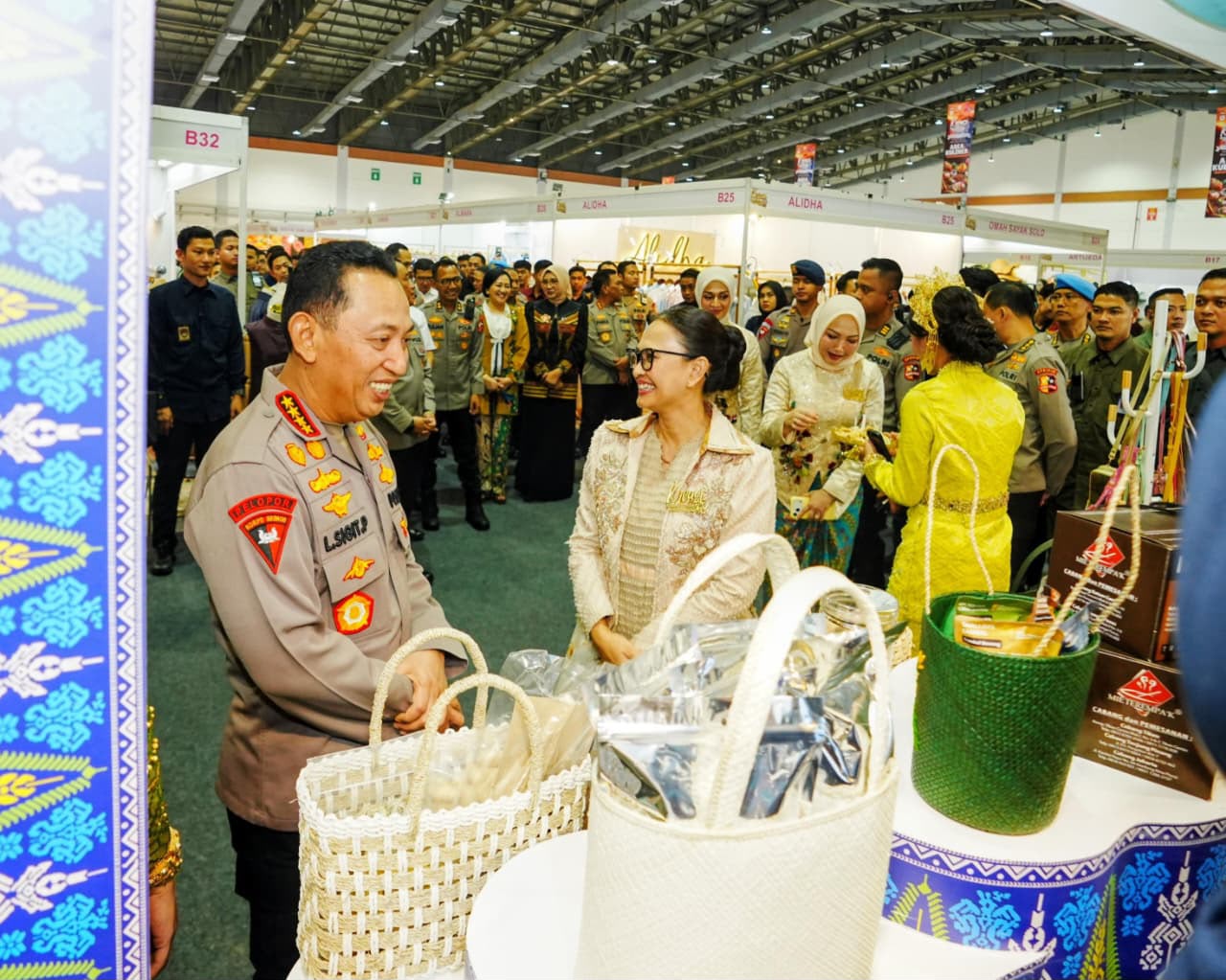 Ketua Umum Seruni Kabinet Merah Putih Selvi Gibran Buka Bazar Kreasi Bhayangkari Nusantara 2026, Dorong UMKM Naik Kelas