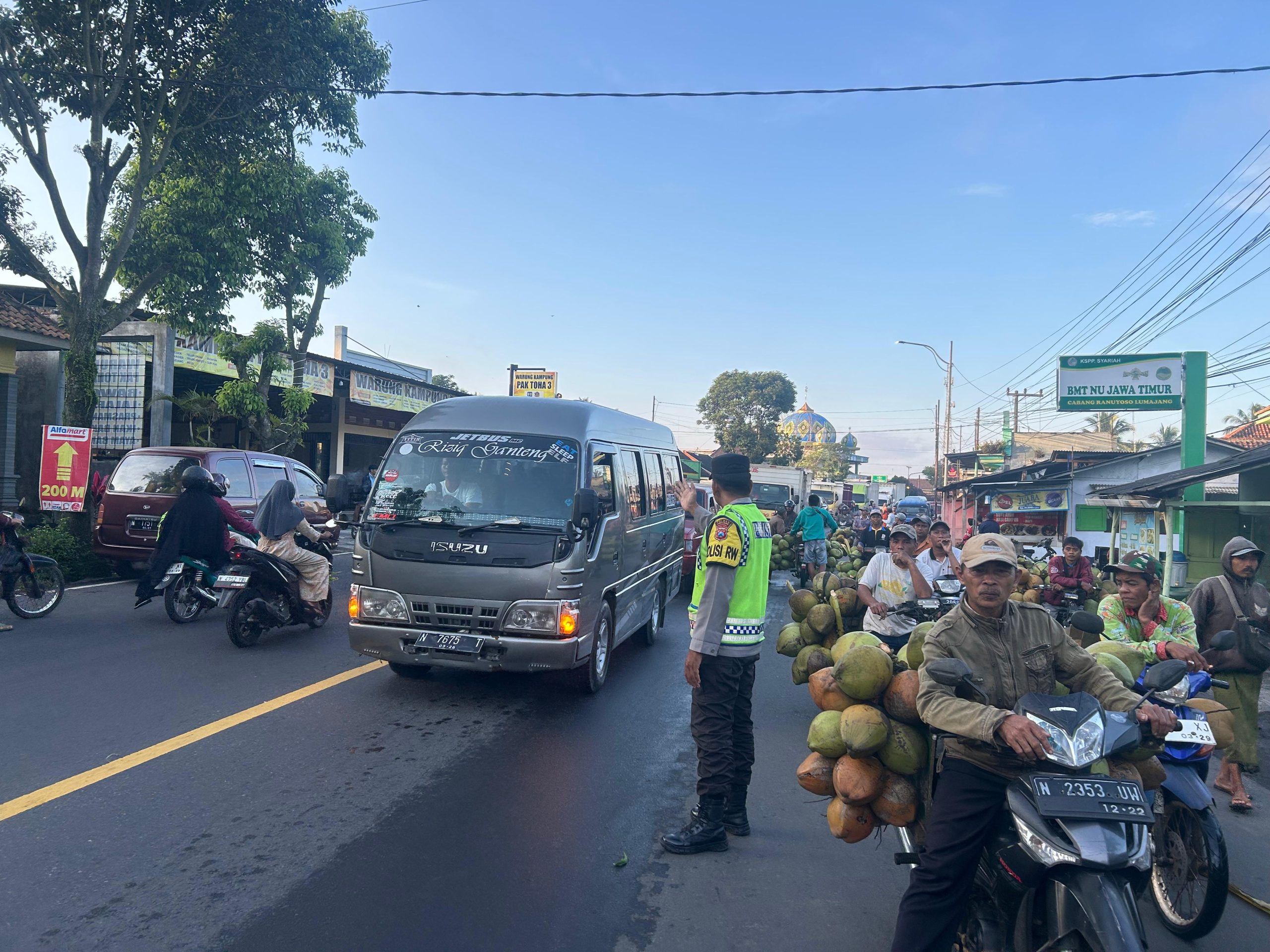 Polsek Ranuyoso Terus Laksanakan Turlalin di Pasar Buah Ranuyoso