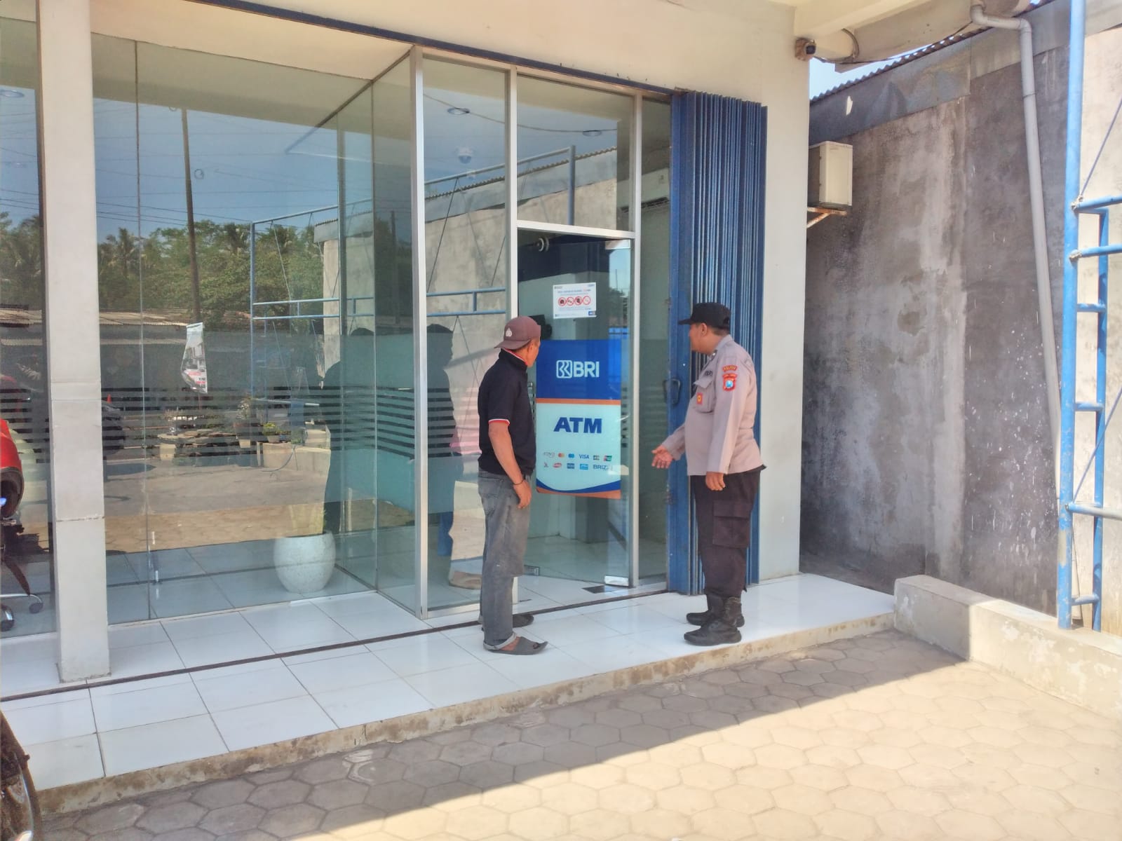 Patroli Rutin Polsek Ranuyoso di Kawasan Perbankan untuk Cegah Kriminalitas