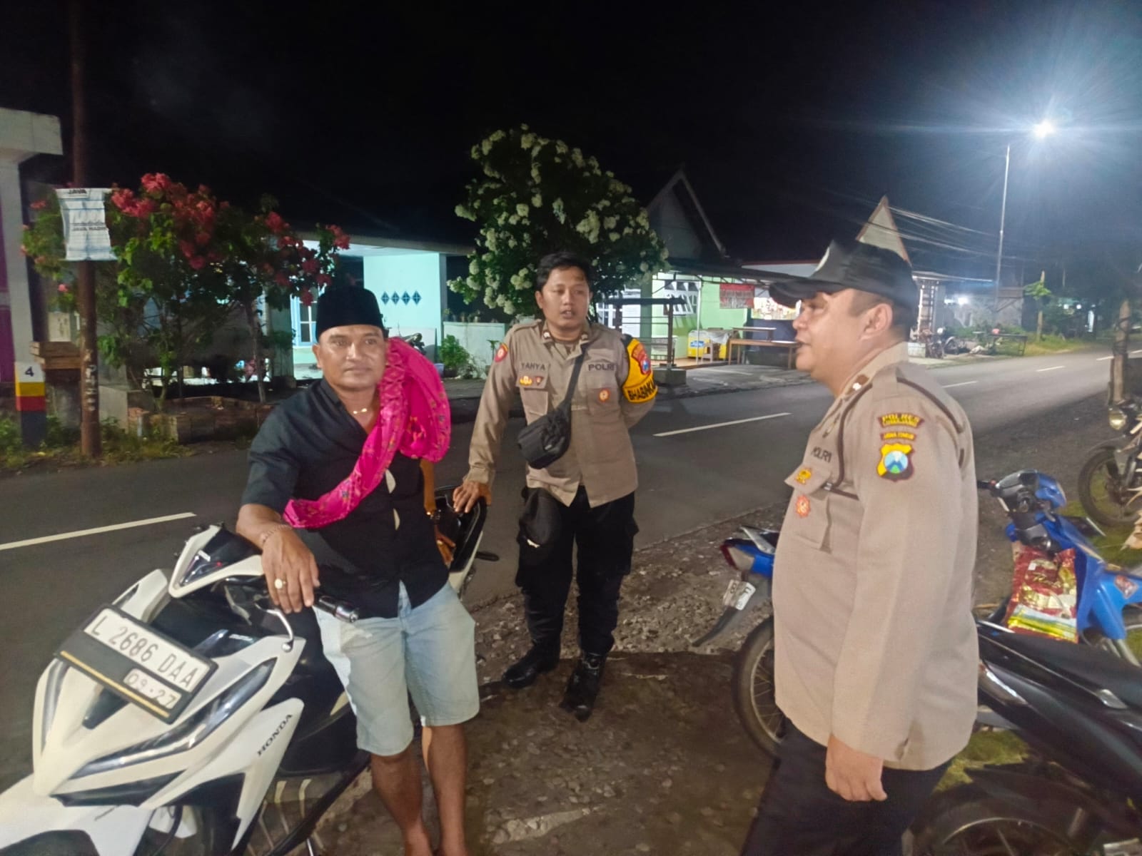 Sambang Warga Desa Tempeh Lor, Polsek Tempeh Ajak Masyarakat Perkuat Kesadaran Menjaga Keamanan Lingkungan
