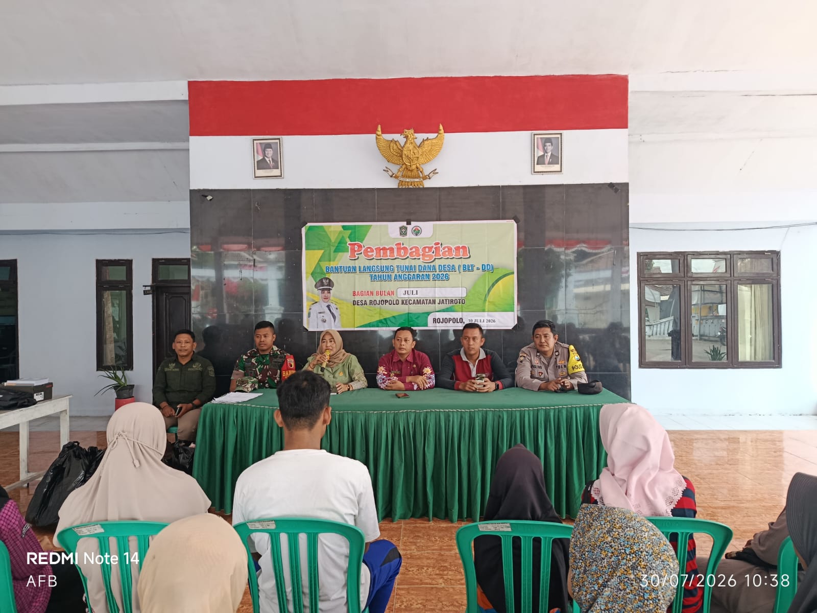 Polisi Kawal Penyaluran BLT Dana Desa di Jatiroto, 26 KPM Terima Bantuan Tahap II