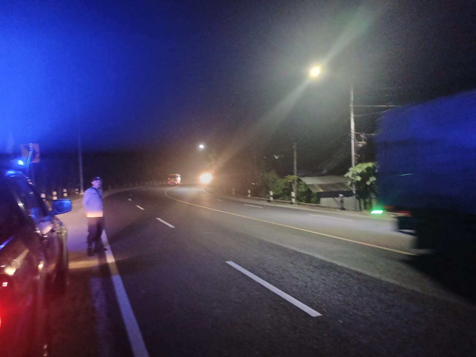 Patroli Malam Hari Polsek di Sepanjang Jalan Raya Ranuyoso Antisipasi Kejahatan Jalanan