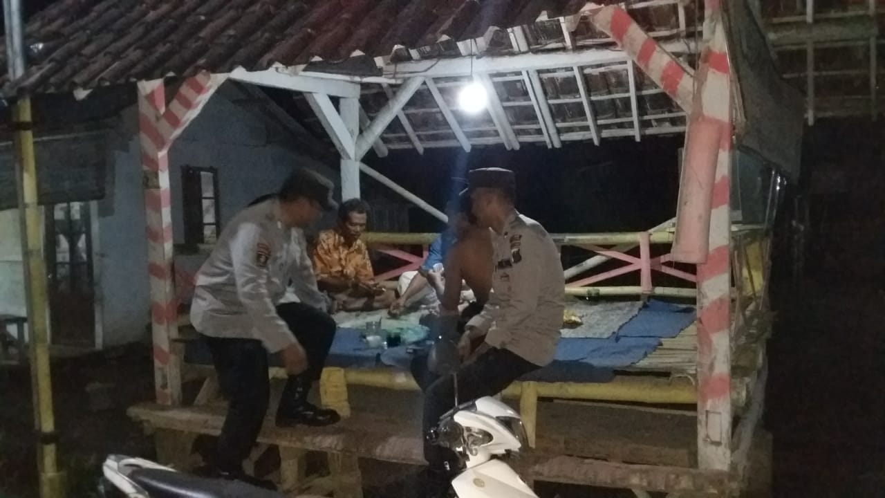 Patroli Dialogis Polsek Tempeh Perkuat Sinergi dengan Warga Kamling Desa Jatisari untuk Cegah Kejahatan 3C