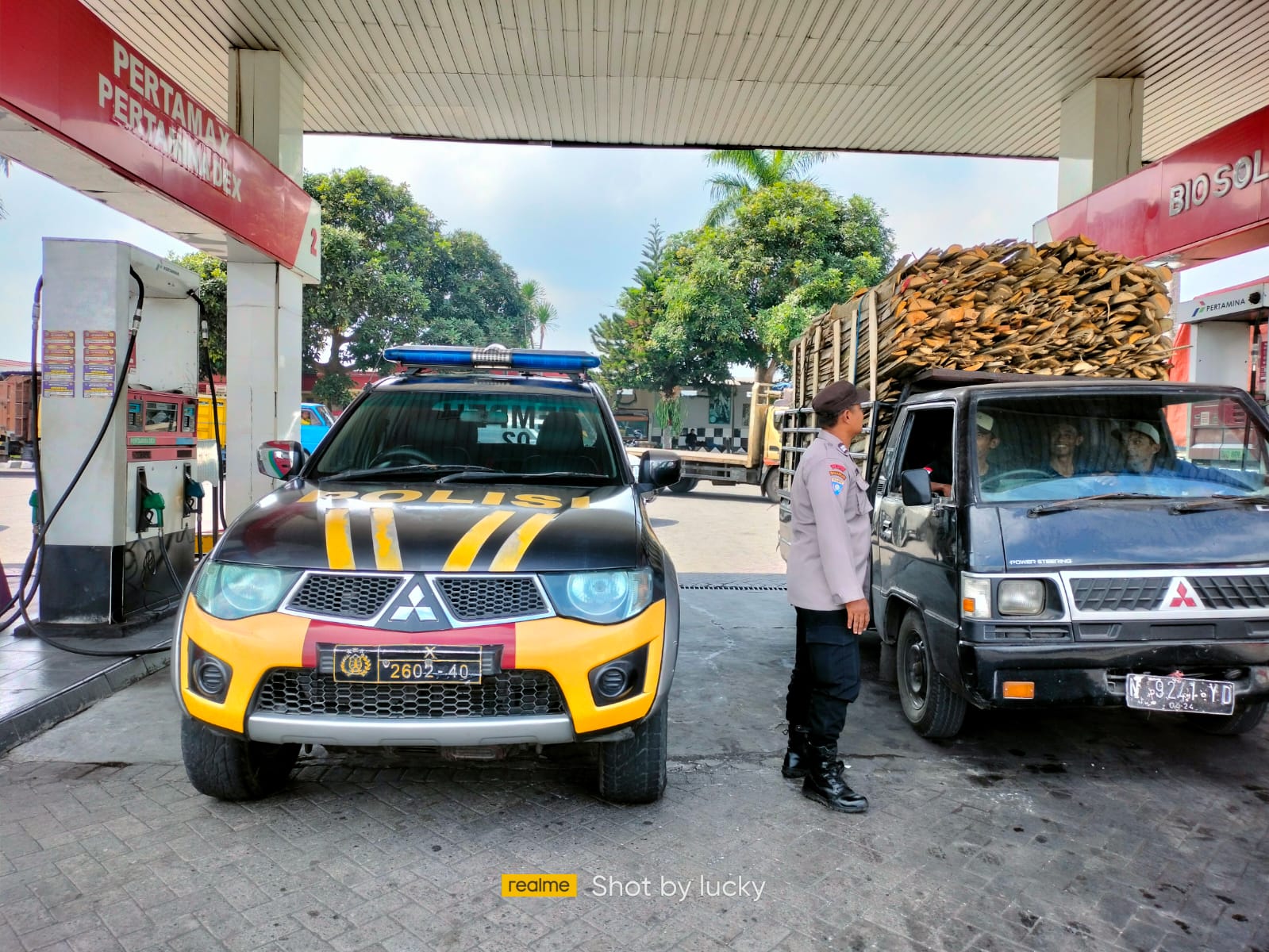 Patroli Dialogis Polsek Tempeh di SPBU Tempeh Lor Perkuat Upaya Antisipasi 3C dan Tingkatkan Rasa Aman Masyarakat
