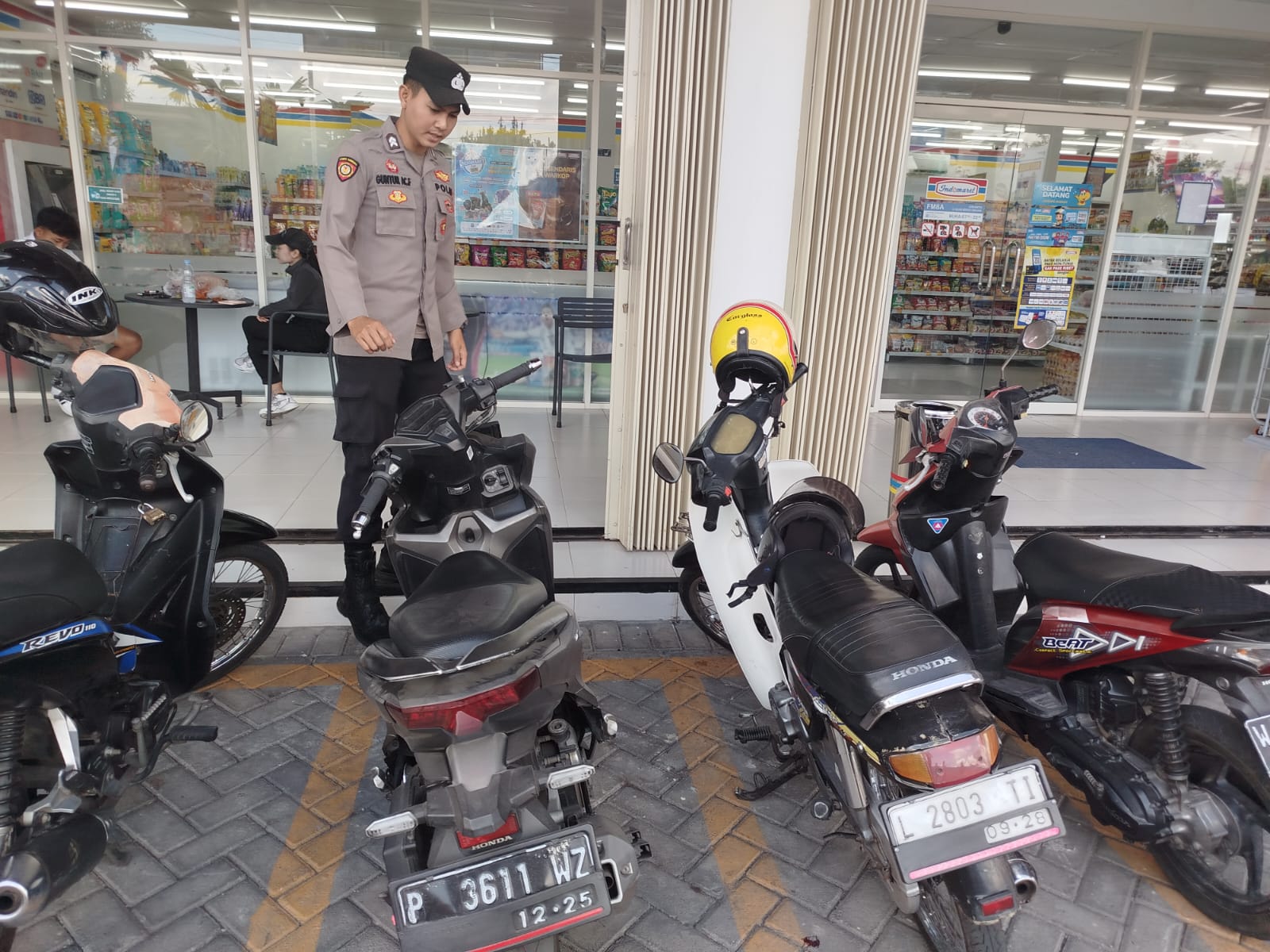 Polsek Tempeh Tingkatkan Patroli Strong Point di Pertokoan Modern Desa Pulo, Antisipasi 3C