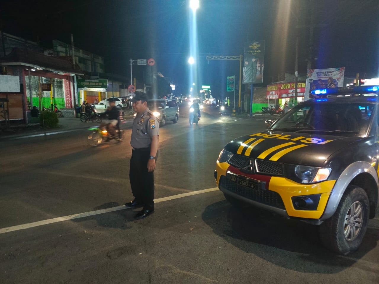 Patroli Blue Light Polsek Tempeh Sasar Perempatan Lampu Merah Desa Tempeh Tengah, Antisipasi 3C