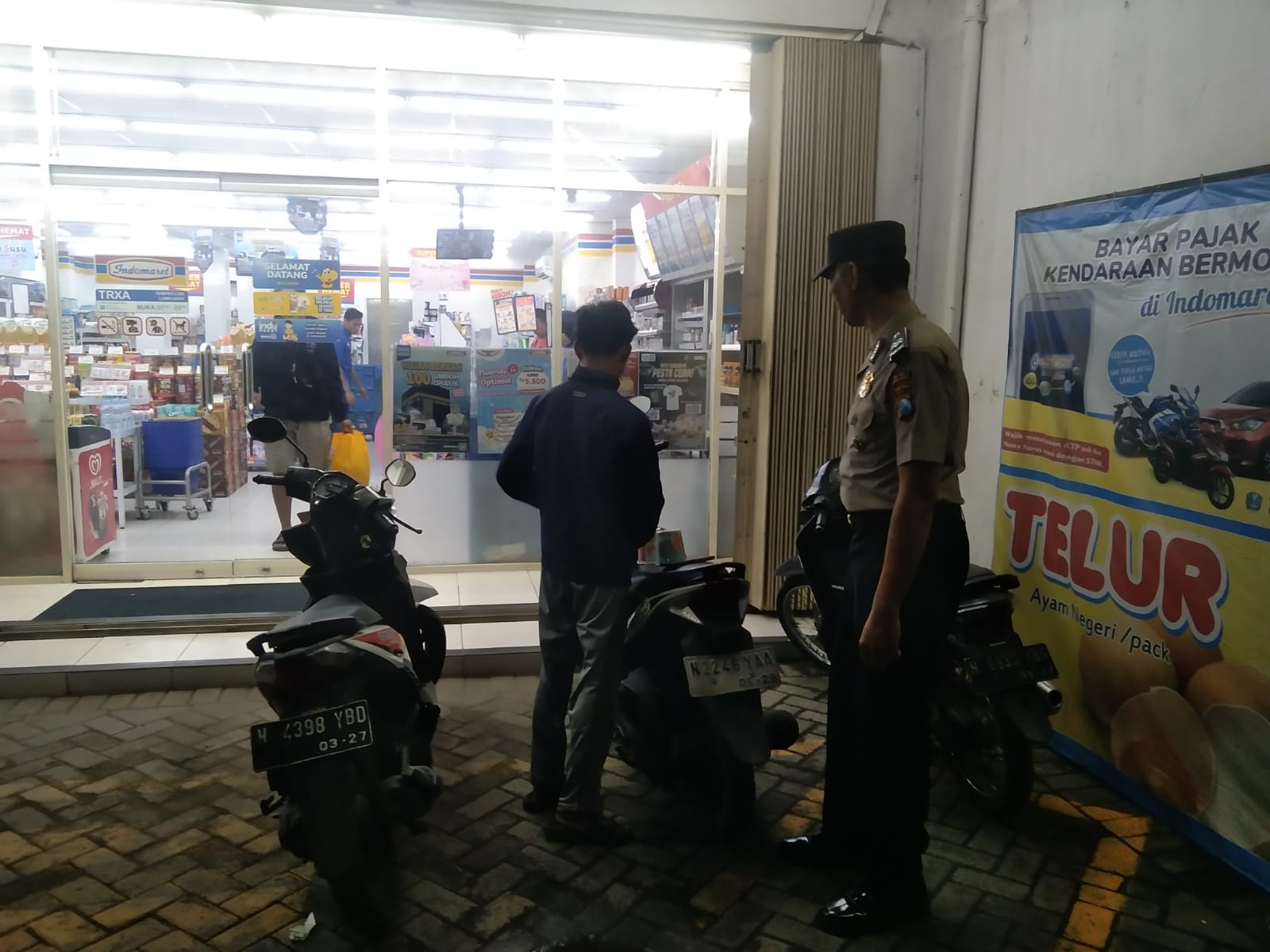 Patroli Dialogis Polsek Tempeh Sasar Pertokoan Modern Desa Tempeh Lor untuk Antisipasi 3C