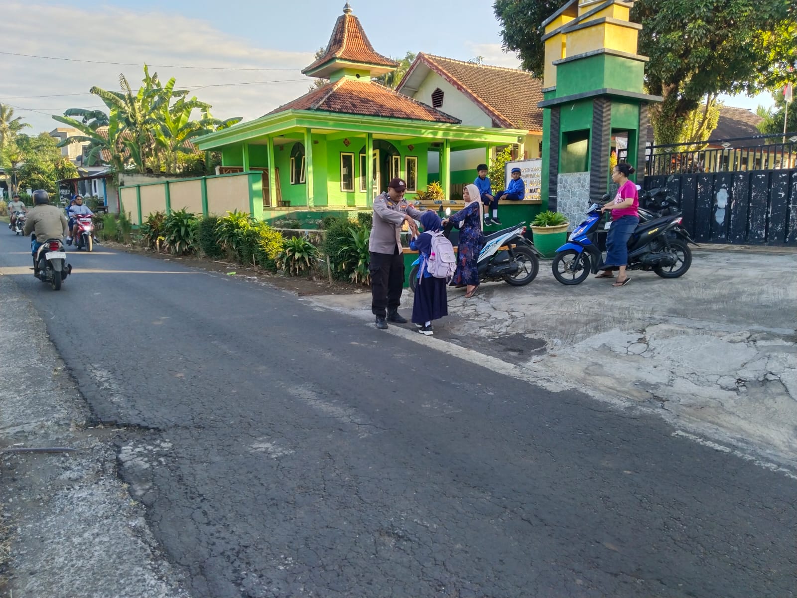Strong Point Anggota Polsek Padang Di Lingkungan Lalu Lintas Sekolah