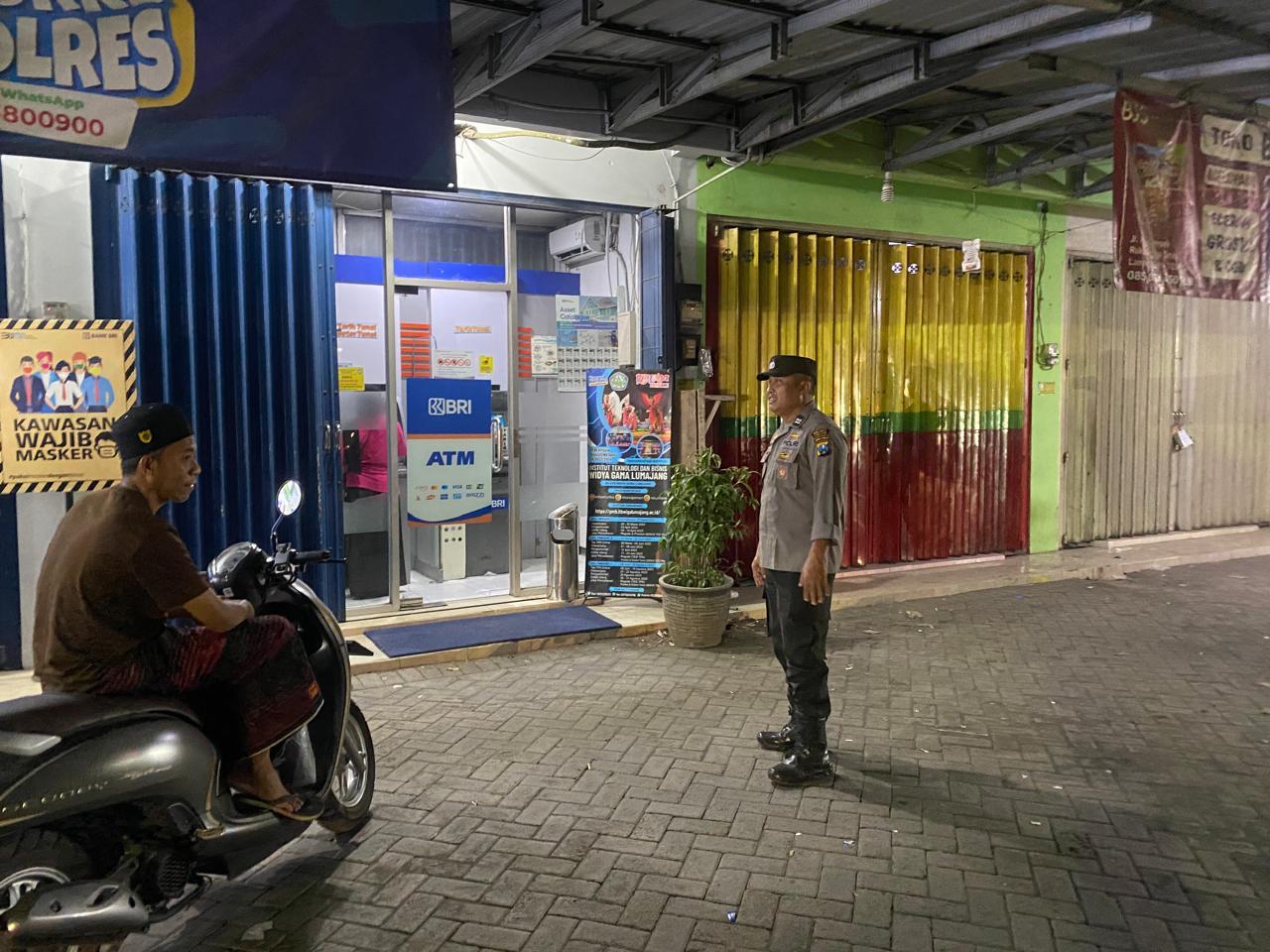 Patroli Strong Point Polsek Tempeh Sasar Perbankan dan Rumah ATM BRI, Antisipasi Gangguan Kamtibmas