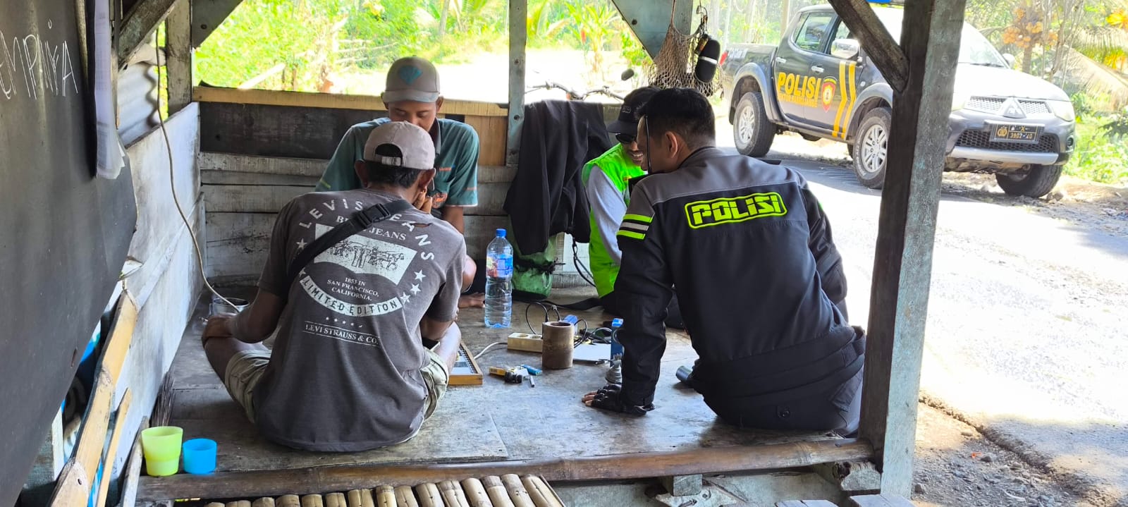 Polsek Pasrujambe Gencarkan Patroli Dialogis, Sampaikan Imbauan Kamtibmas kepada Tokoh Masyarakat
