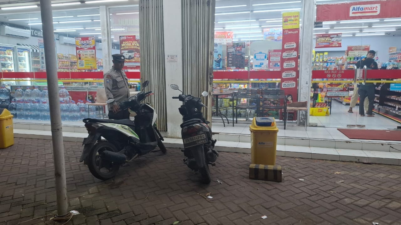 Patroli Kewilayahan Strong Point Polsek Tempeh Sasar Pertokoan Modern Desa Besuk untuk Antisipasi 3C