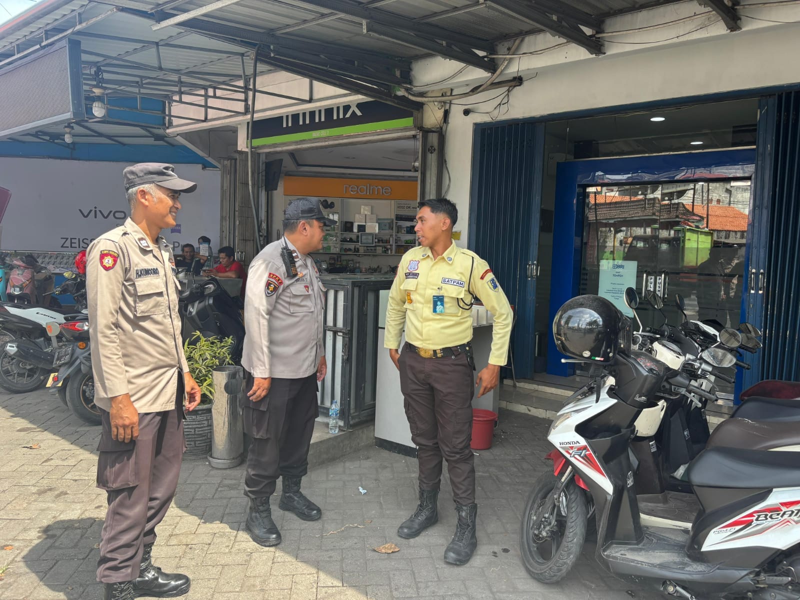 Patroli Kewilayahan Strong Point Polsek Tempeh Sasar Perbankan dan Rumah ATM BRI Unit Tempeh, Antisipasi 3C