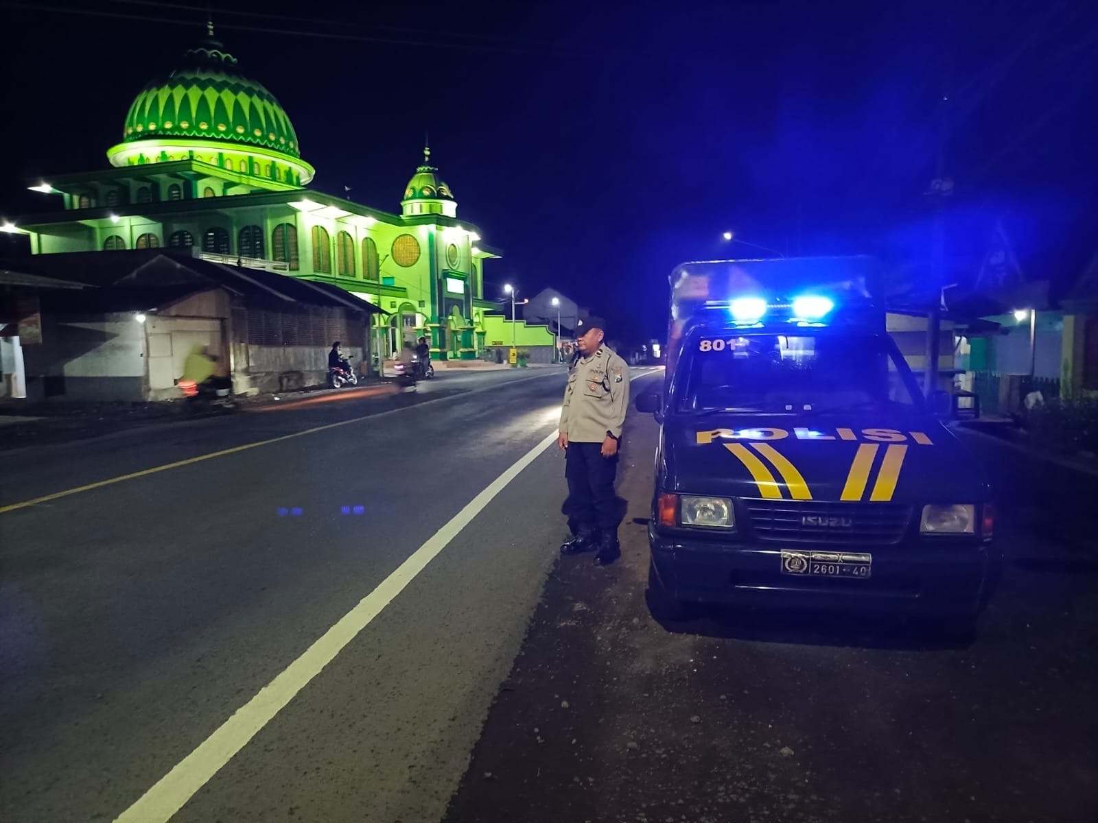 Patroli Blue Light Polsek Tempeh Sasar Pertigaan Warkut Desa Besuk, Antisipasi 3C dan Jaga Kamtibmas