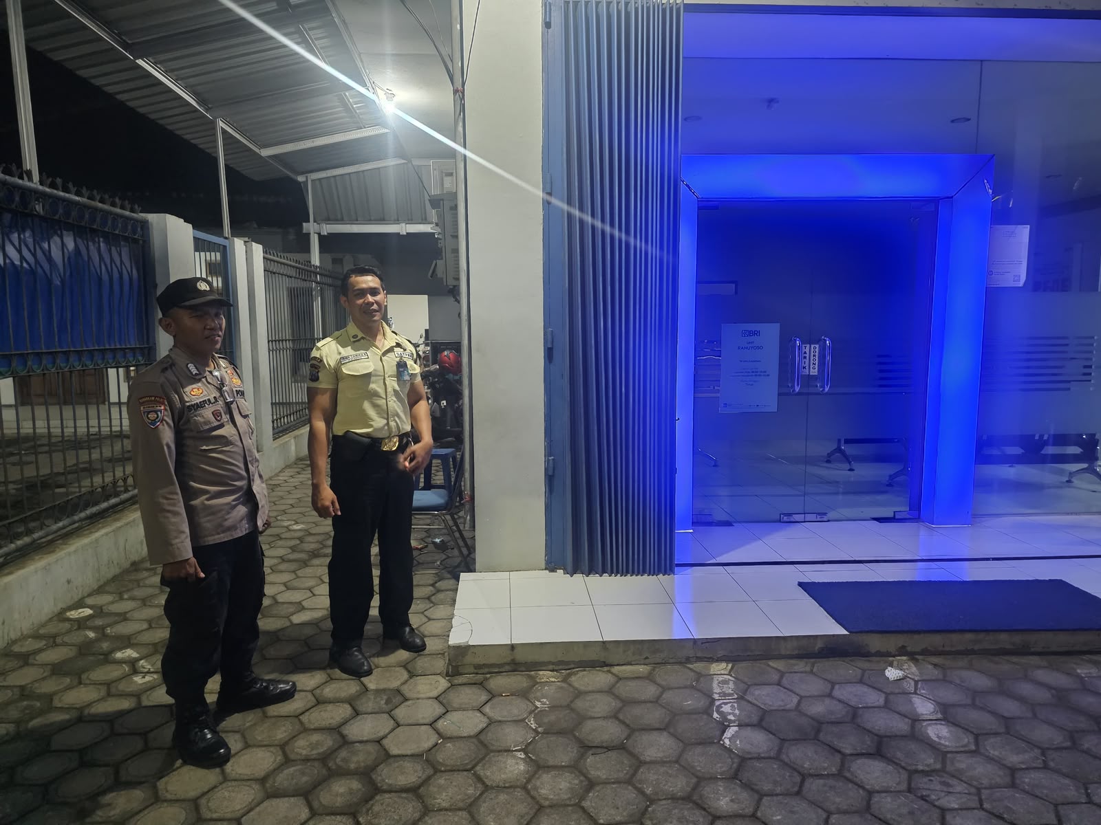 Patroli Rutin Polsek Ranuyoso di Kawasan Perbankan untuk Cegah Kriminalitas