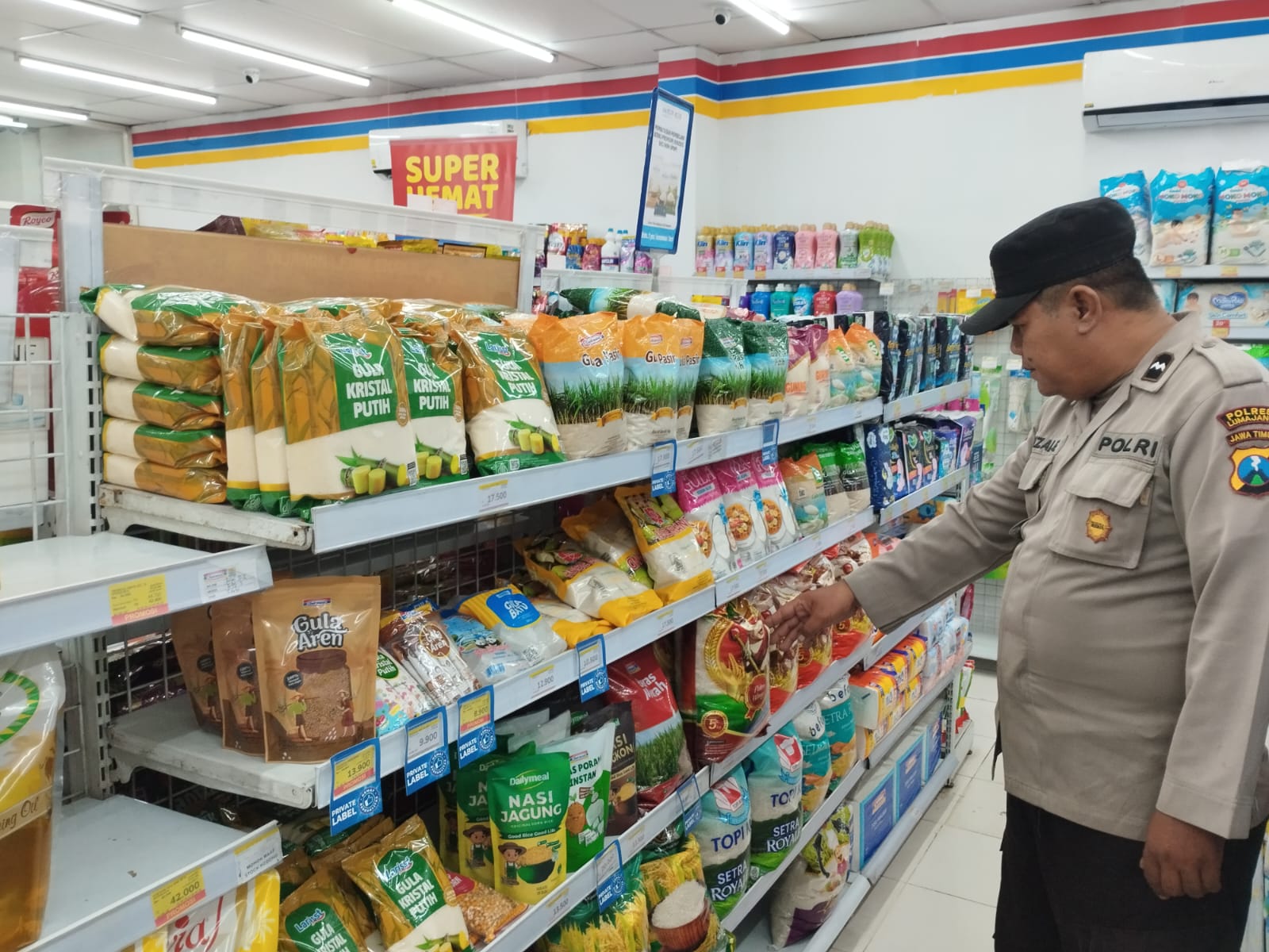 Patroli Kawasan Pertokoan Minimarket Antisipasi 3C dan Penyebaran Uang Palsu