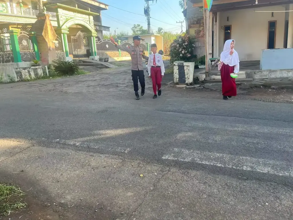 Strong Point Anggota Polsek Padang Di Lingkungan Lalu Lintas Sekolah