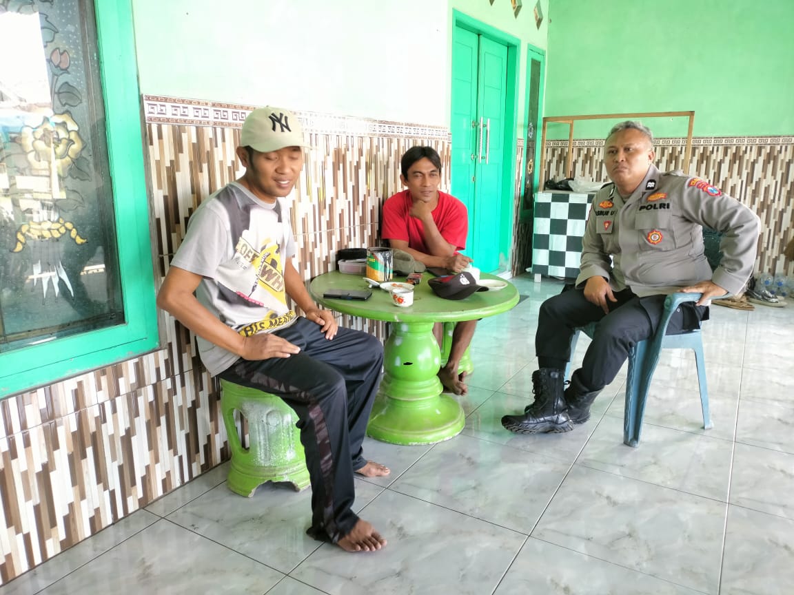Sambang Tokoh Pemuda, Kanit Binmas Polsek Tempeh Ajak Warga Perkuat Pencegahan Kejahatan dan Siskamling