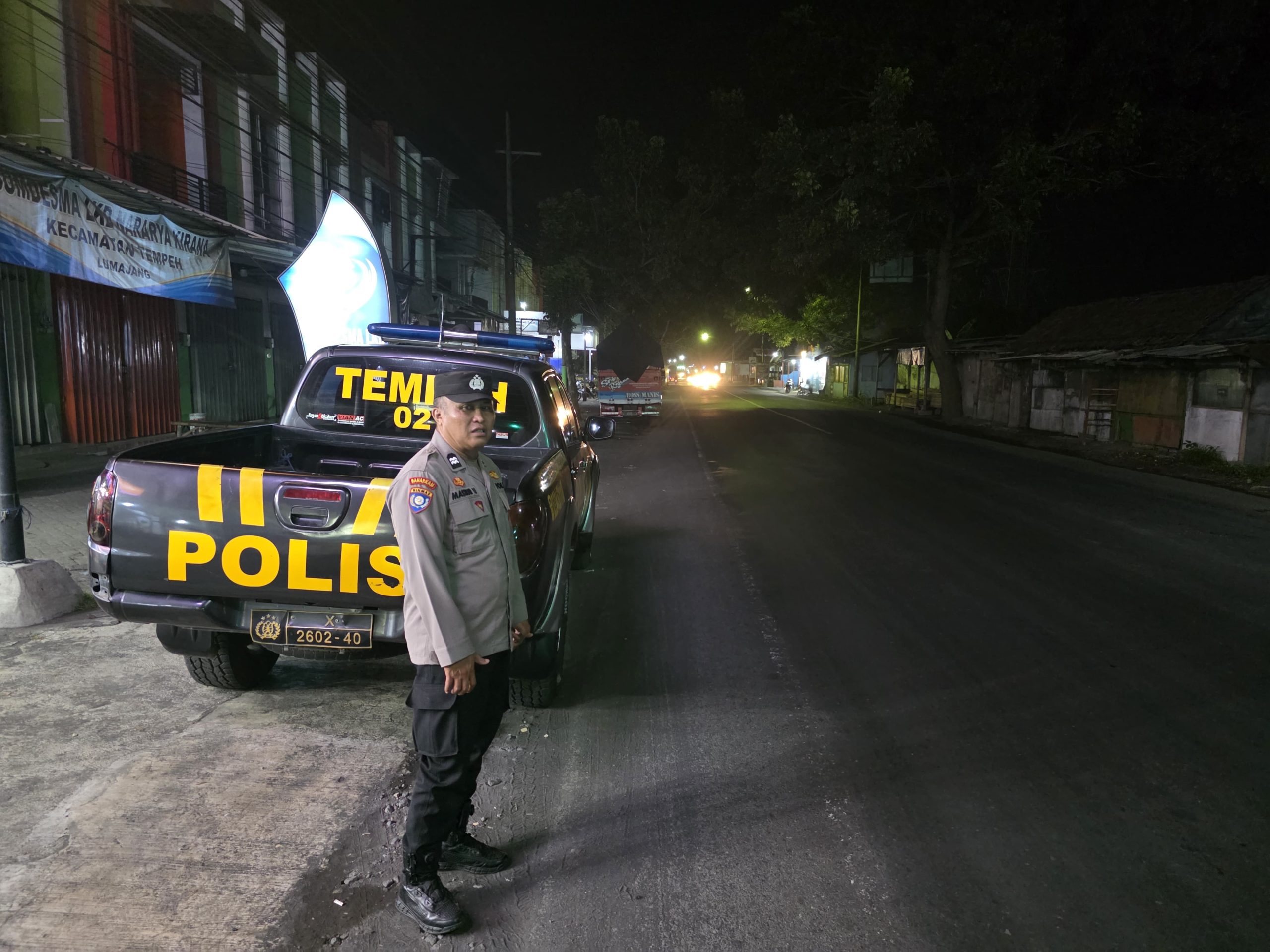 Patroli Strong Point Polsek Tempeh di Perempatan Lampu Merah Tempeh Tengah, Antisipasi 3C dan Jaga Kamtibmas