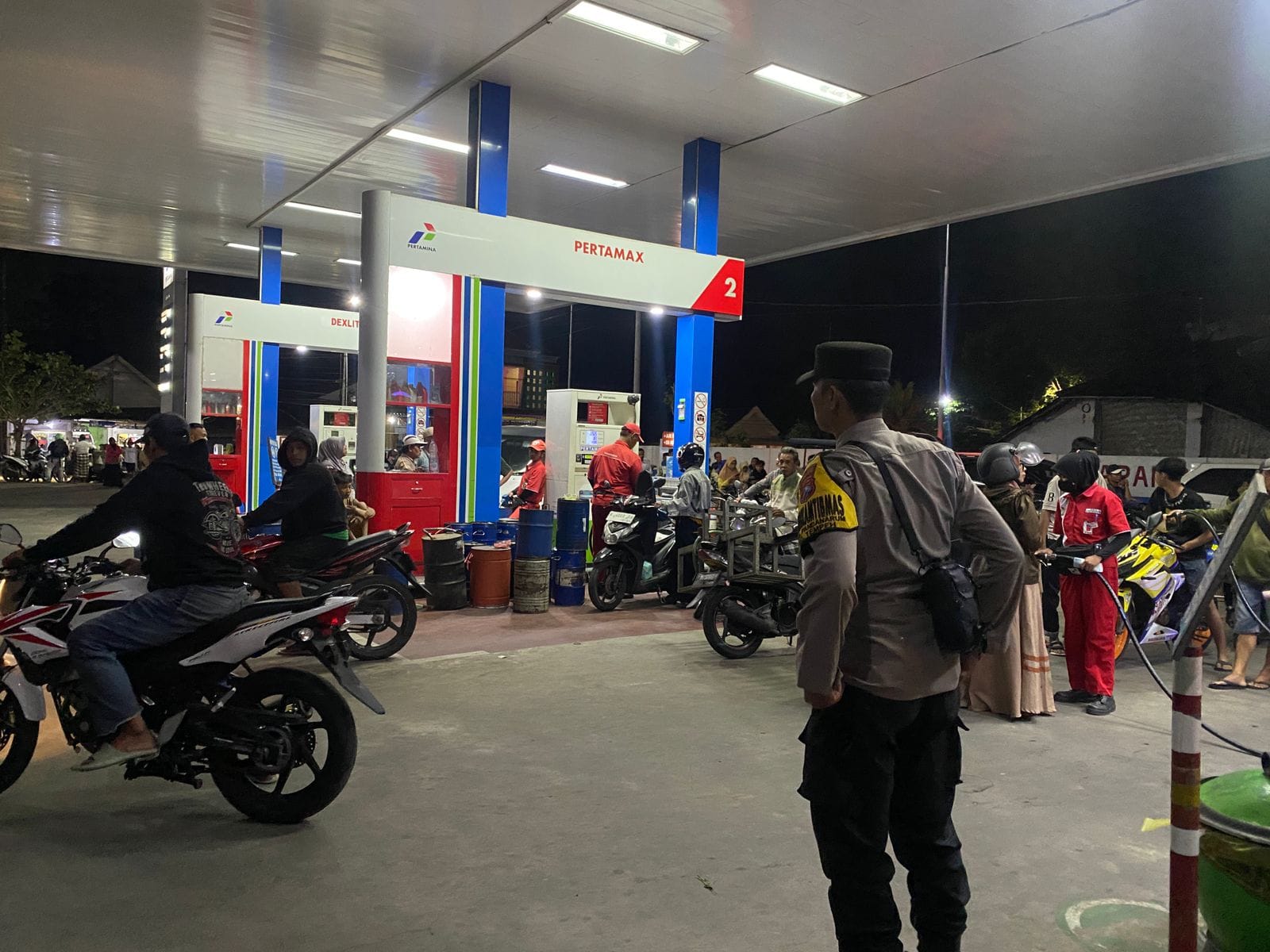 Patroli Kewilayahan Polsek Tempeh Pantau Ketersediaan BBM di SPBU Sumberjati