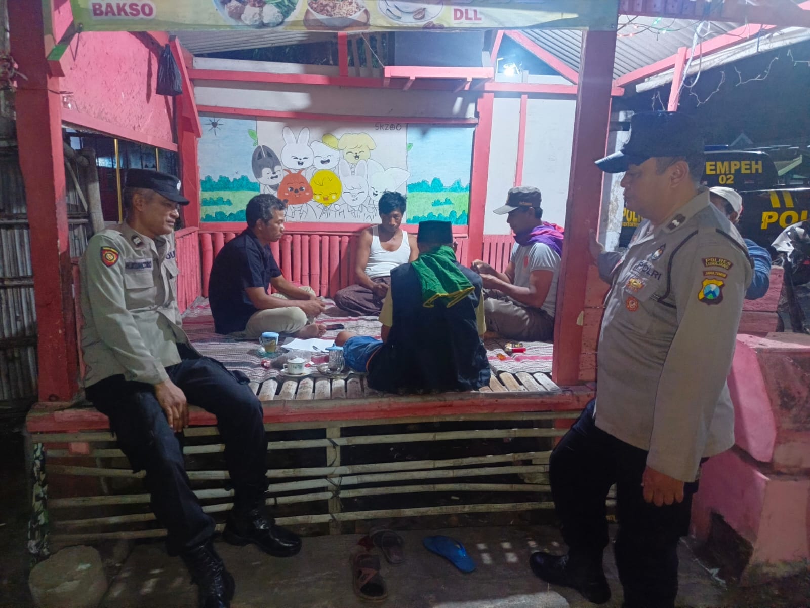 Sambang Warga Kamling, Polsek Tempeh Ajak Masyarakat Perkuat Kewaspadaan dan Keamanan Lingkungan