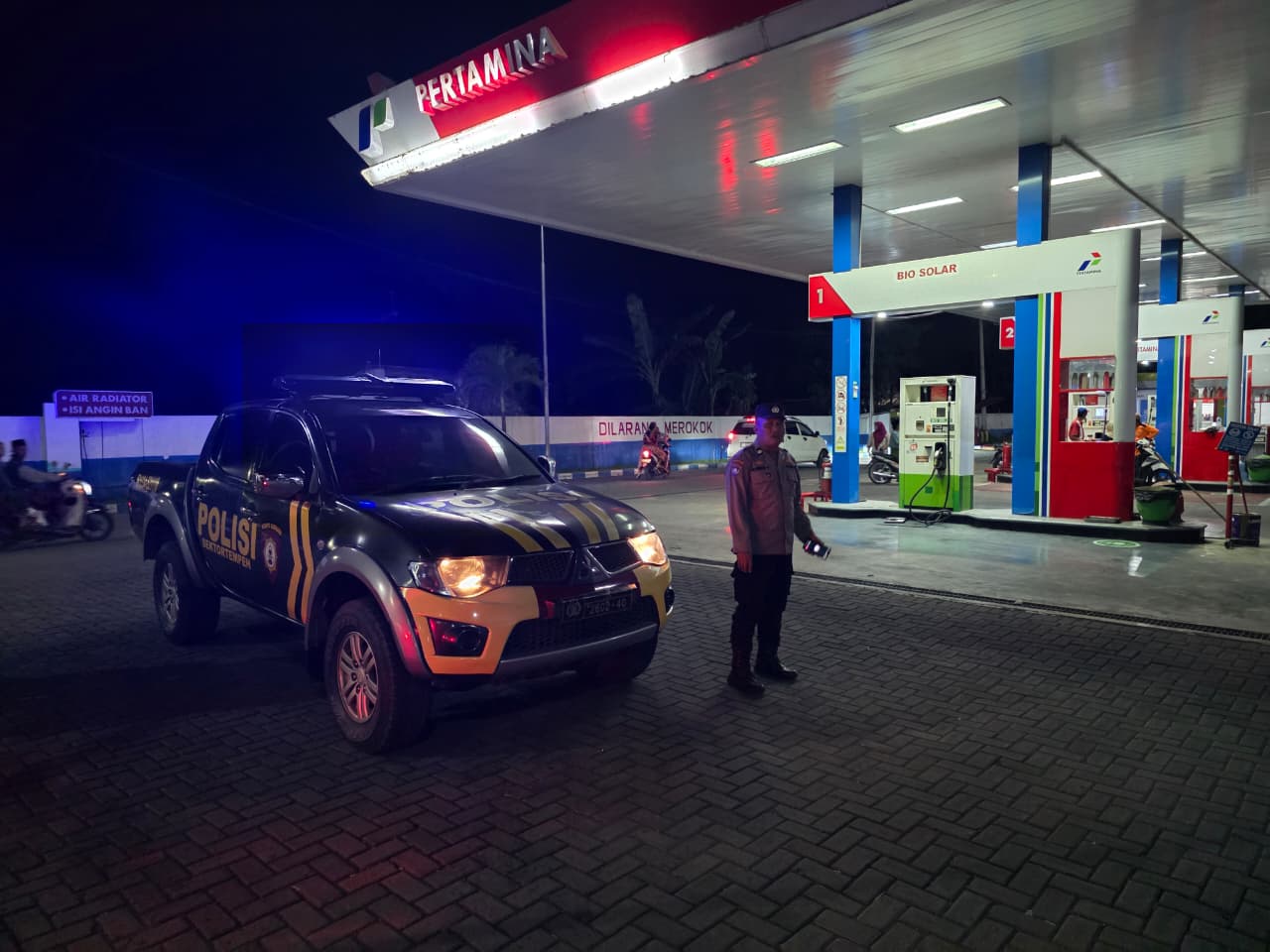 Patroli Strong Point Polsek Tempeh Pantau Ketersediaan BBM di SPBU Sumberjati