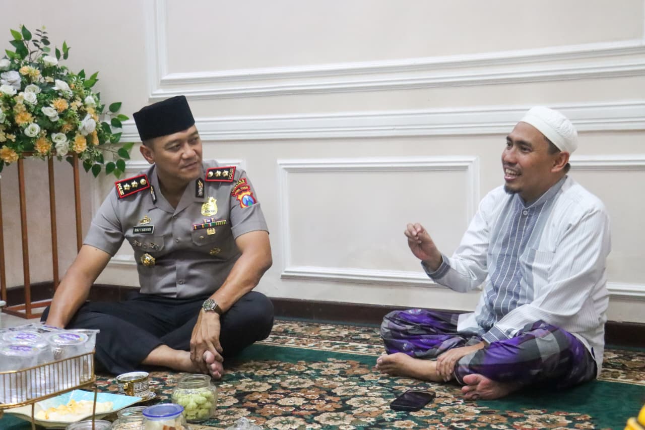Kapolres Lumajang Silaturahmi ke PCNU, AKBP Riki Yariandi Minta Doa dan Dukungan Tokoh Agama
