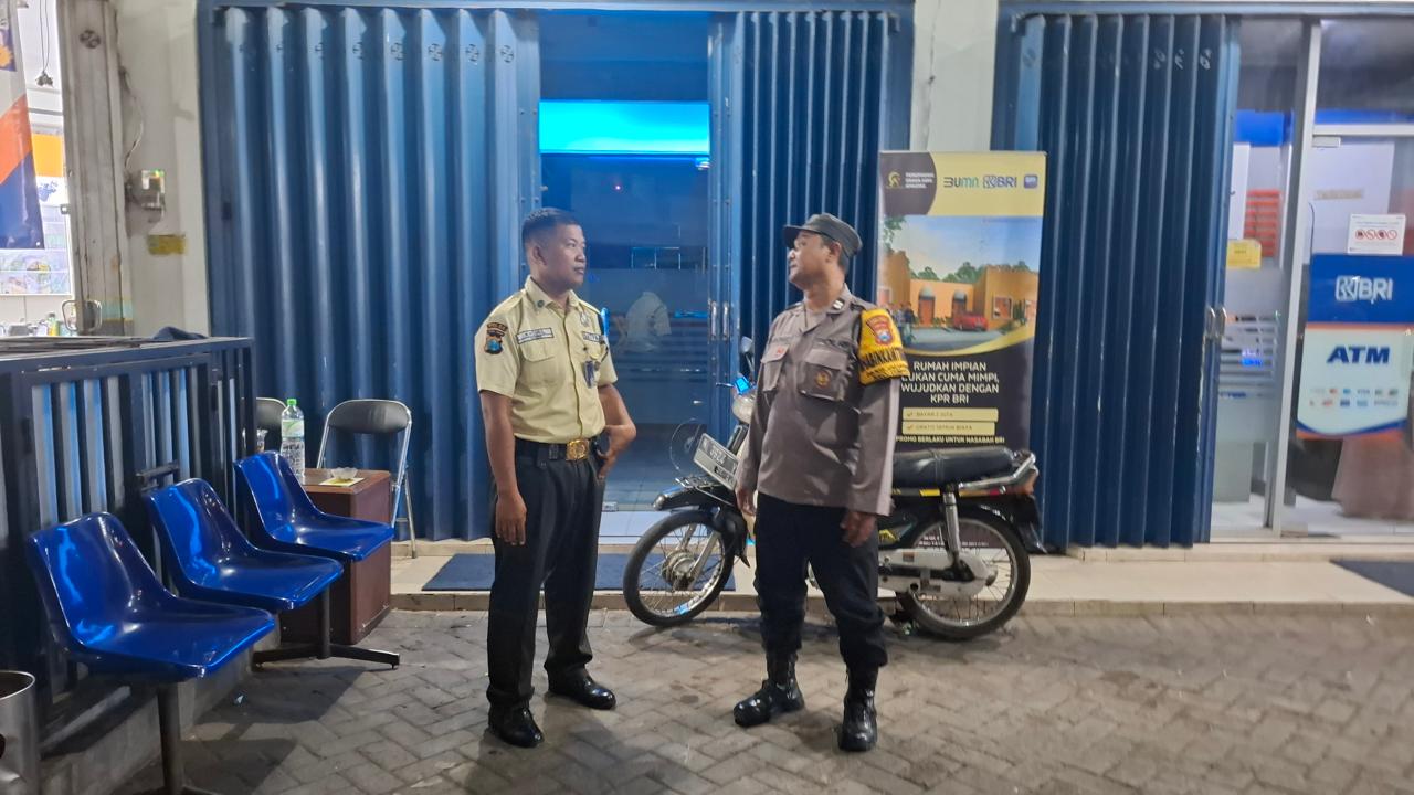 Patroli Kewilayahan Dialogis Polsek Tempeh Sasar Perbankan dan Rumah ATM BRI Unit Tempeh untuk Antisipasi 3C