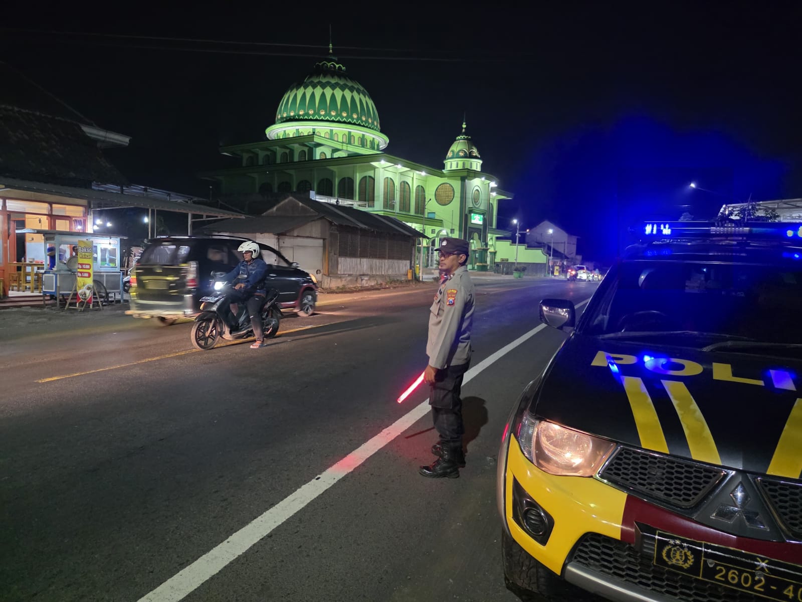 Patroli Blue Light Polsek Tempeh Sasar Pertigaan Warkut Desa Besuk, Antisipasi 3C dan Jaga Kamtibmas