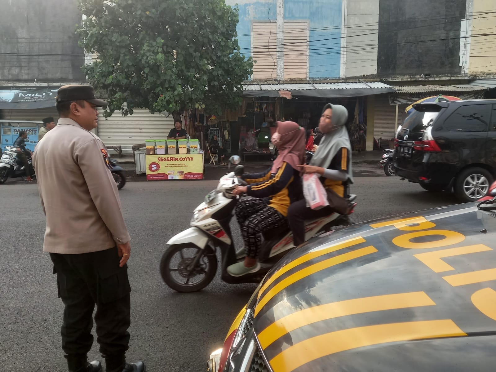 Patroli Strong Point Polsek Tempeh Sasar Pasar Tradisional Desa Tempeh Tengah untuk Antisipasi 3C