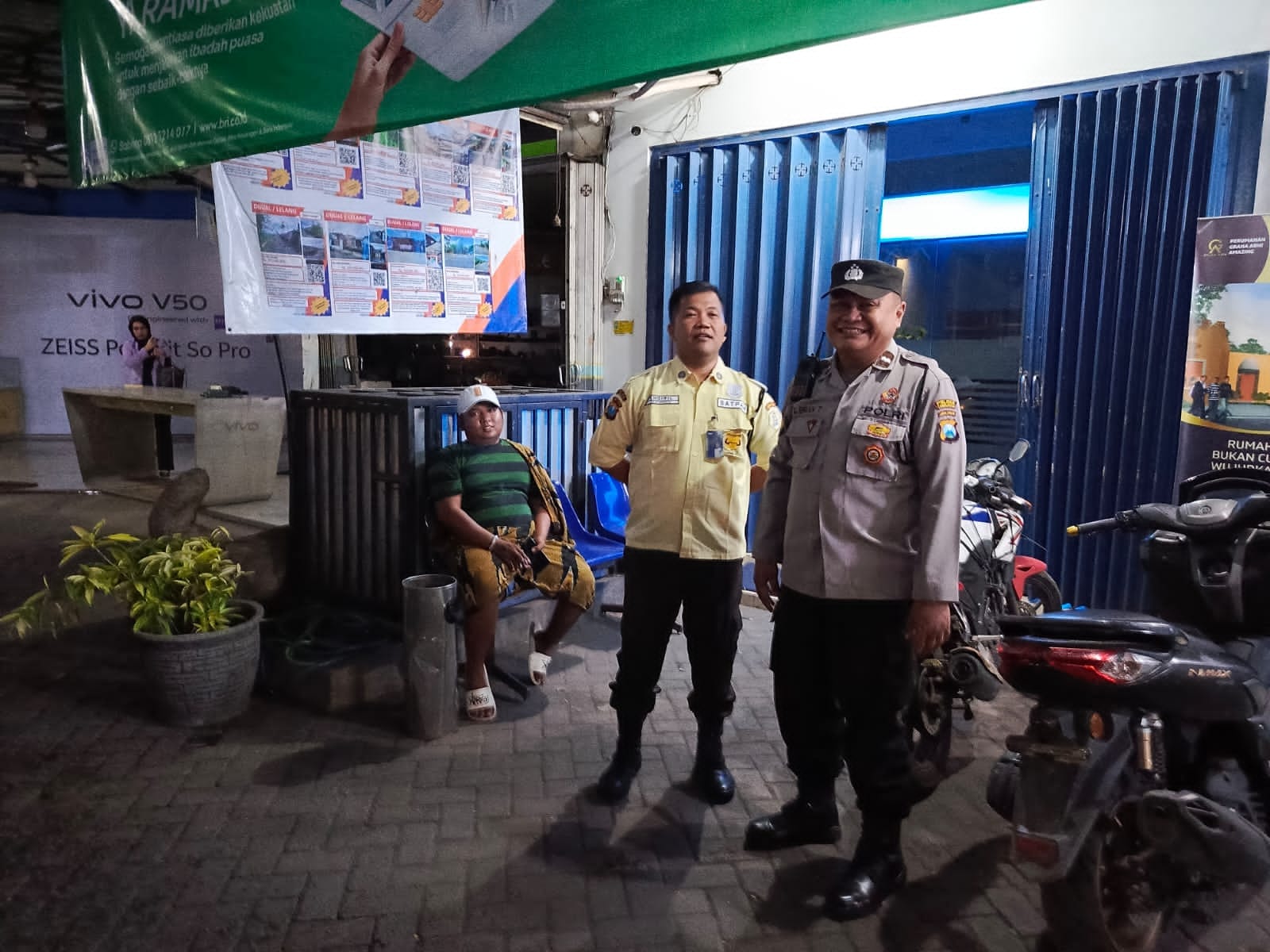Patroli Dialogis Polsek Tempeh Sasar Perbankan dan ATM BRI, Antisipasi Gangguan 3C