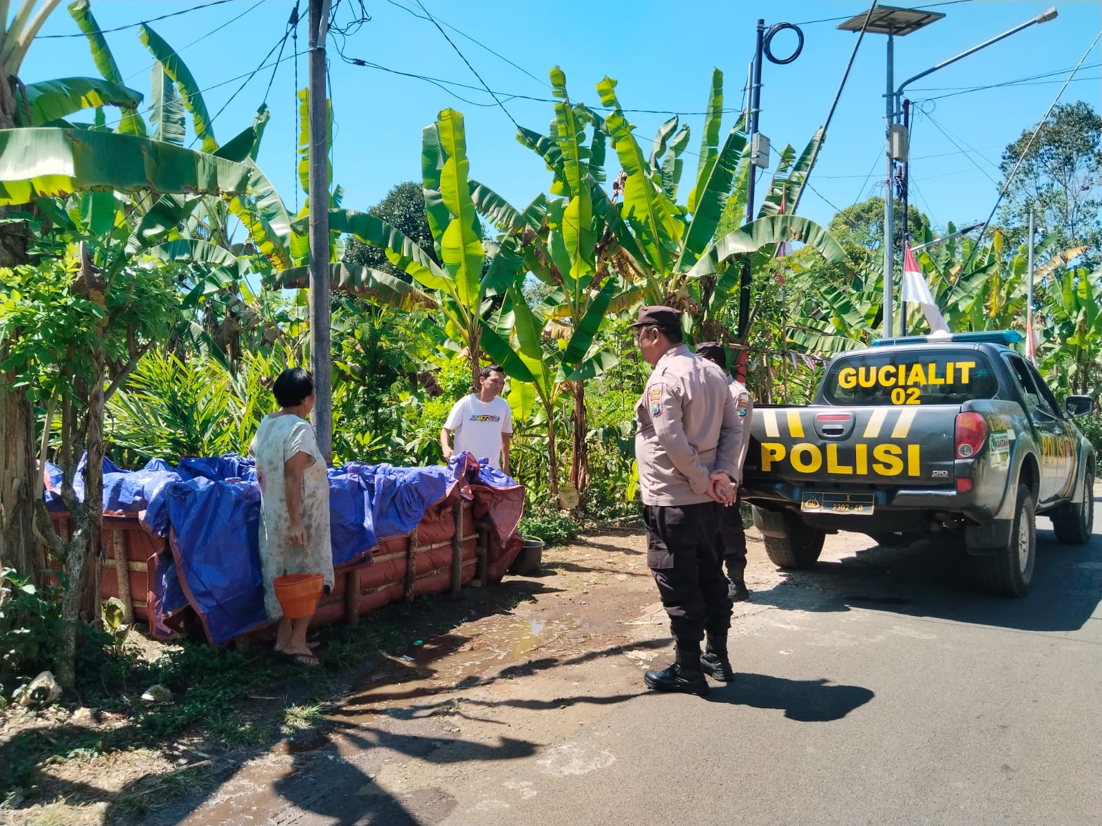 Jaga Kondusivitas Wilayah, Polsek Gucialit Gelar Patroli Siang dan Serap Aspirasi Kebutuhan Air Bersih Warga