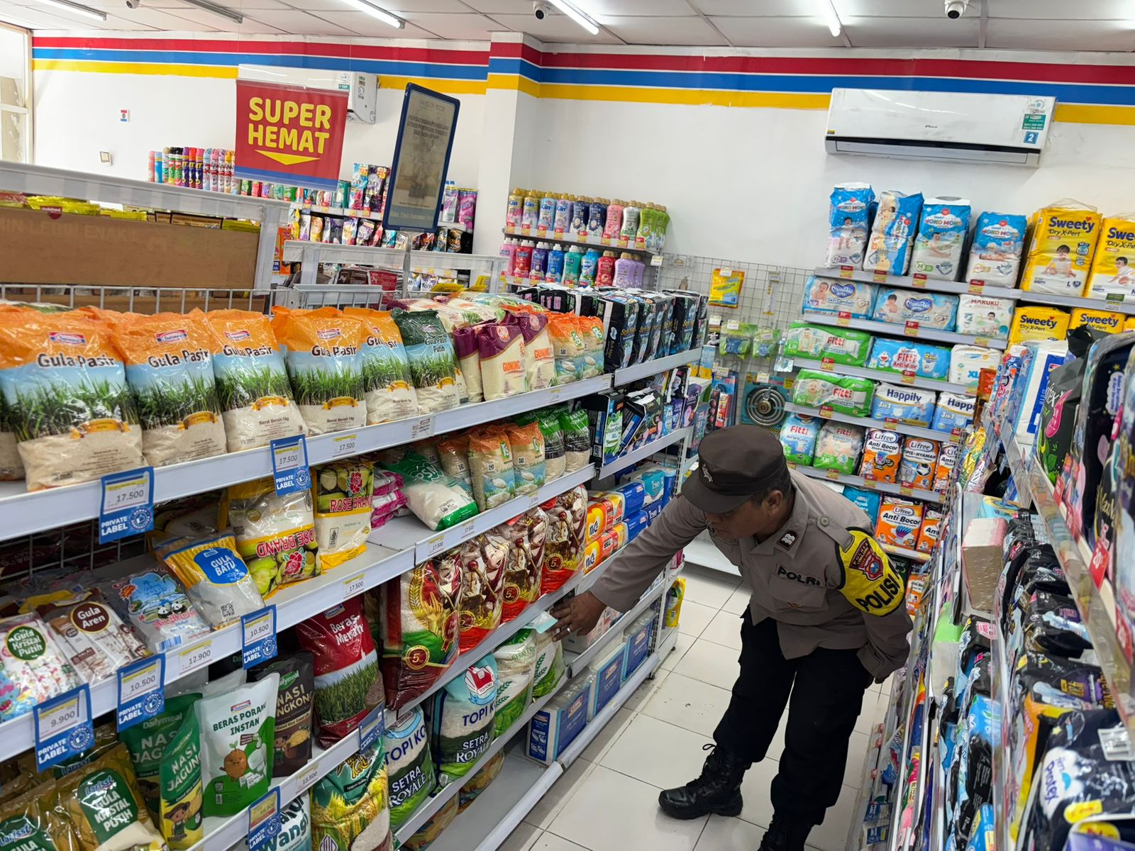 Patroli Kawasan Pertokoan Minimarket Antisipasi 3C dan Penyebaran Uang Palsu