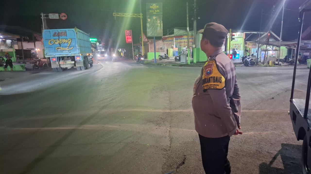 Patroli Blue Light Polsek Tempeh Sasar Perempatan Lampu Merah Desa Tempeh Tengah, Antisipasi 3C