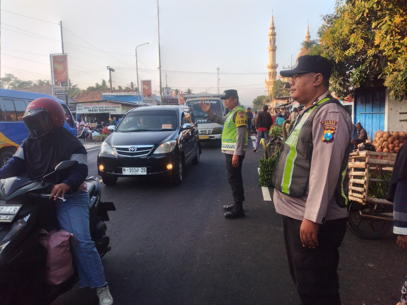 Patroli Pengaturan Arus Lalu Lintas di Pasar Gedang Wates Wetan
