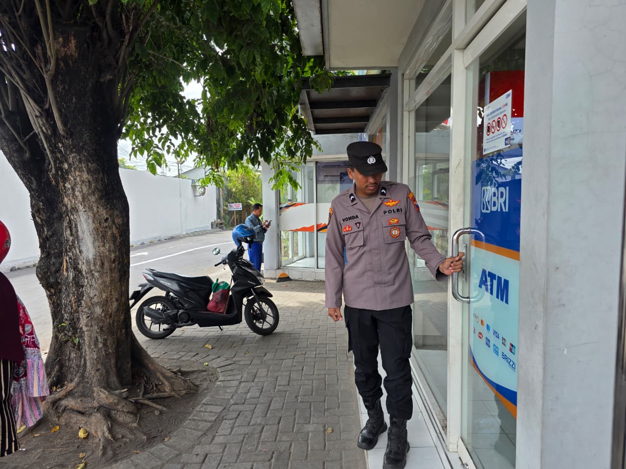 Polsek Tempeh Perkuat Patroli Strong Point di Rumah ATM Bank Mandiri Desa Besuk untuk Antisipasi 3C