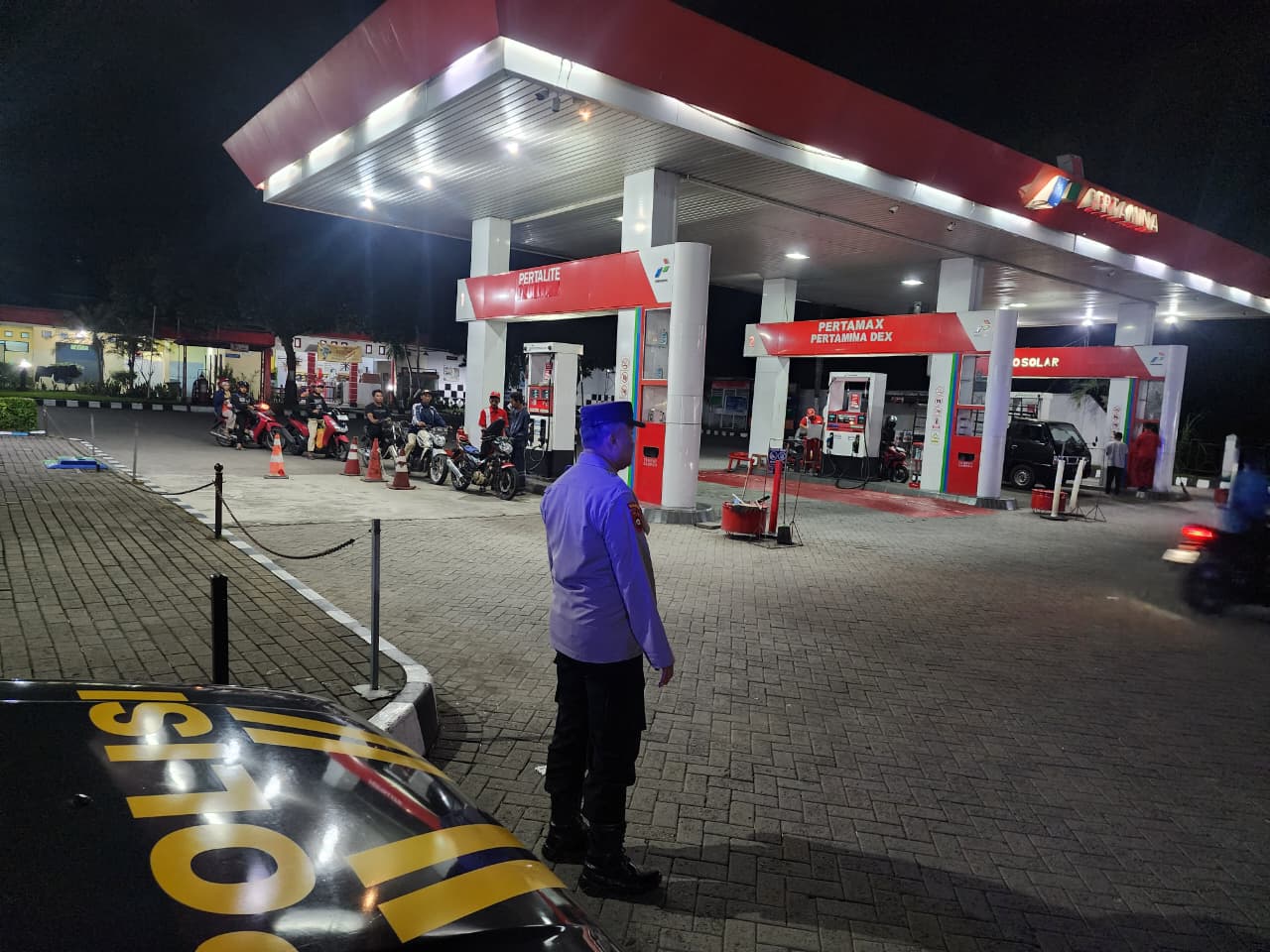 Patroli Polsek Tempeh Pantau Ketersediaan BBM di SPBU Desa Tempeh Lor