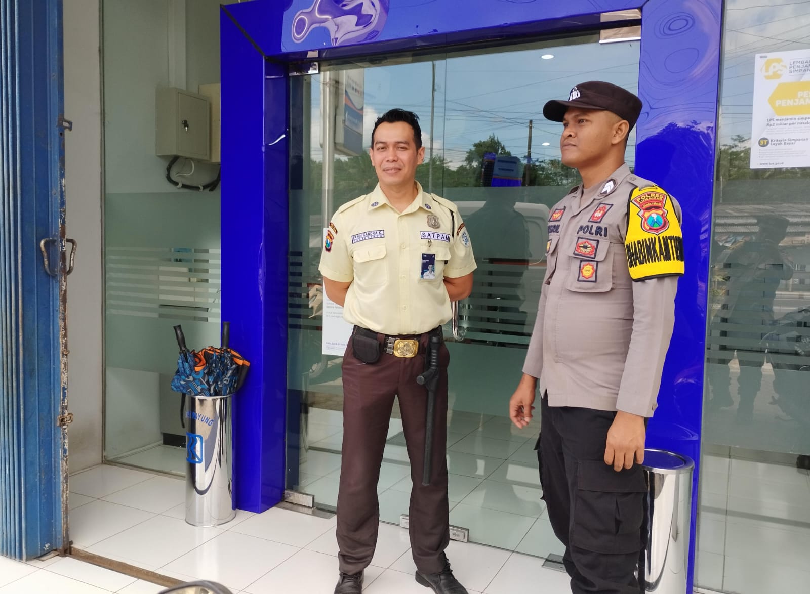 Patroli Rutin Polsek Ranuyoso di Kawasan Perbankan untuk Cegah Kriminalitas