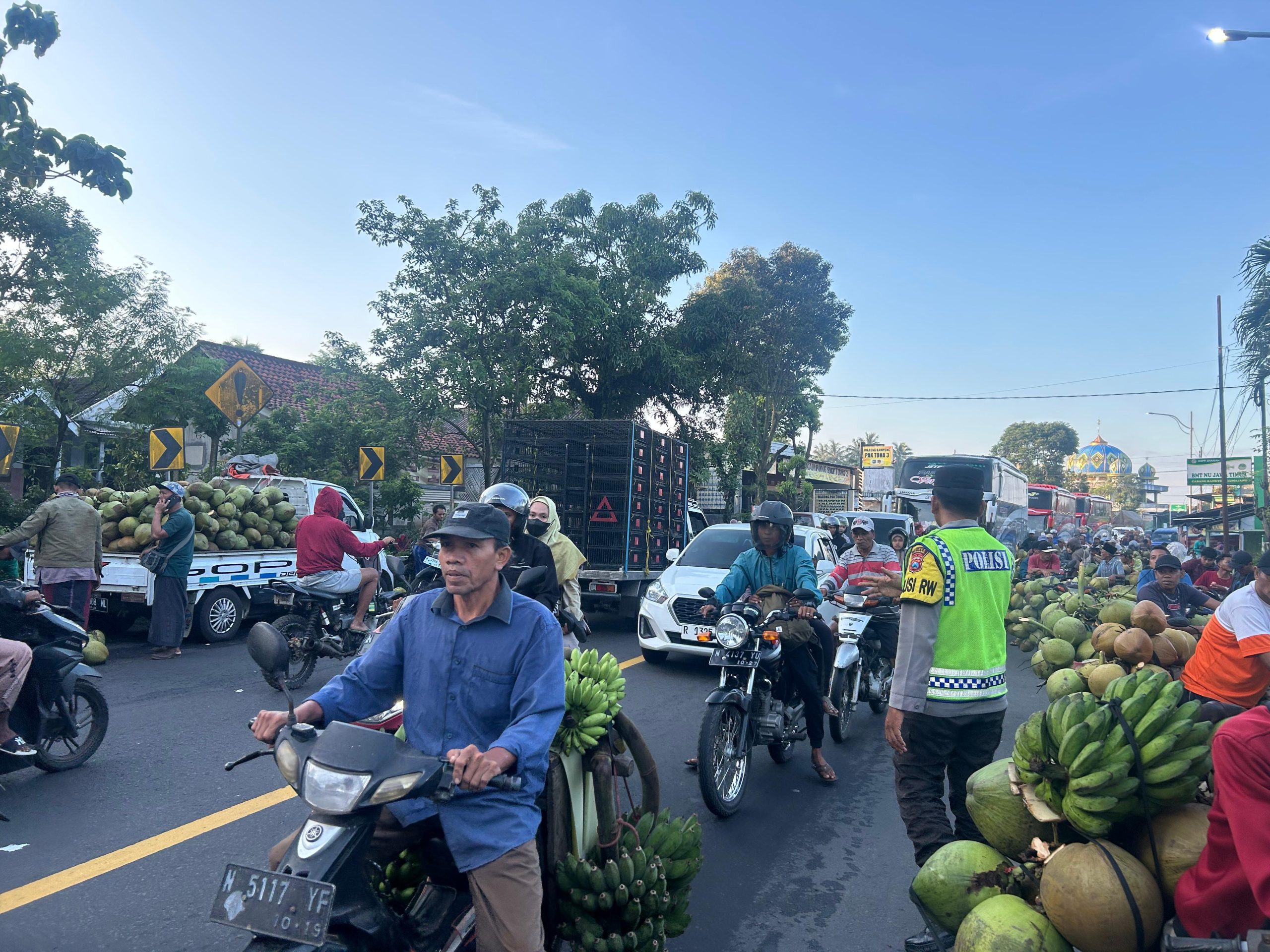 Polsek Ranuyoso Terus Laksanakan Turlalin di Pasar Buah Ranuyoso