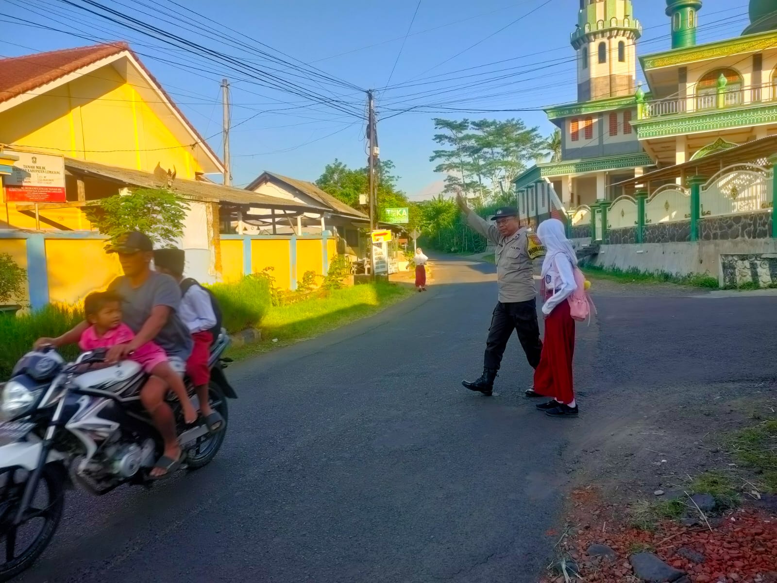 Strong Point Personil Polsek Padang Di Lingkungan Lalu Lintas Sekolah