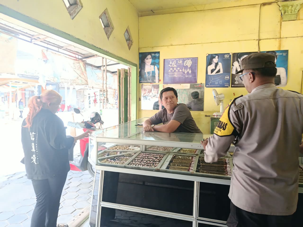 Patroli Polsek Padang, Sasar Toko Emas Dan Obyek Vital di wilayah Kecamatan Padang
