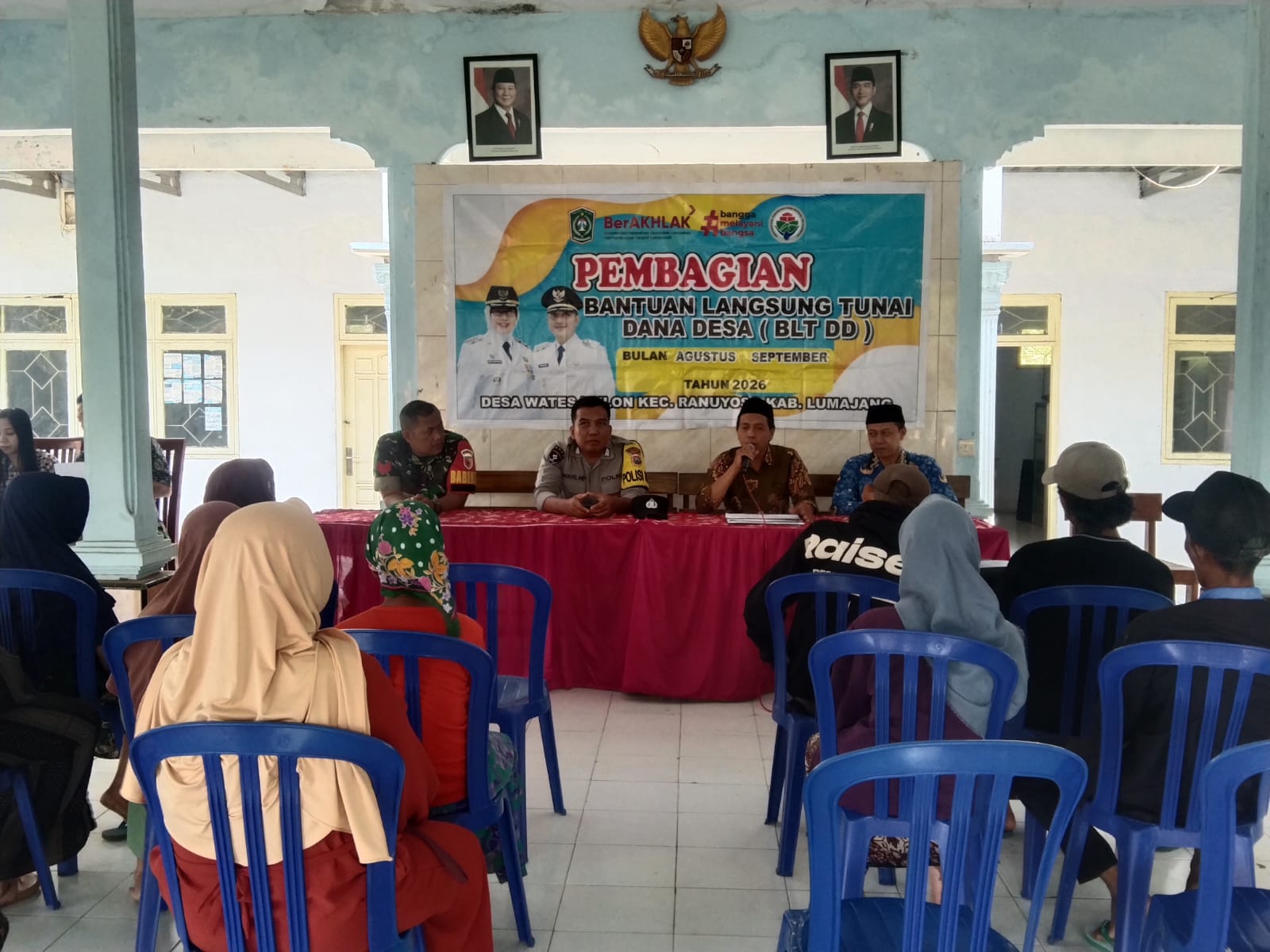 Polsek Ranuyoso Laksanakan Pengamanan Kegiatan Pembagian BLT Desa Wates Kulon