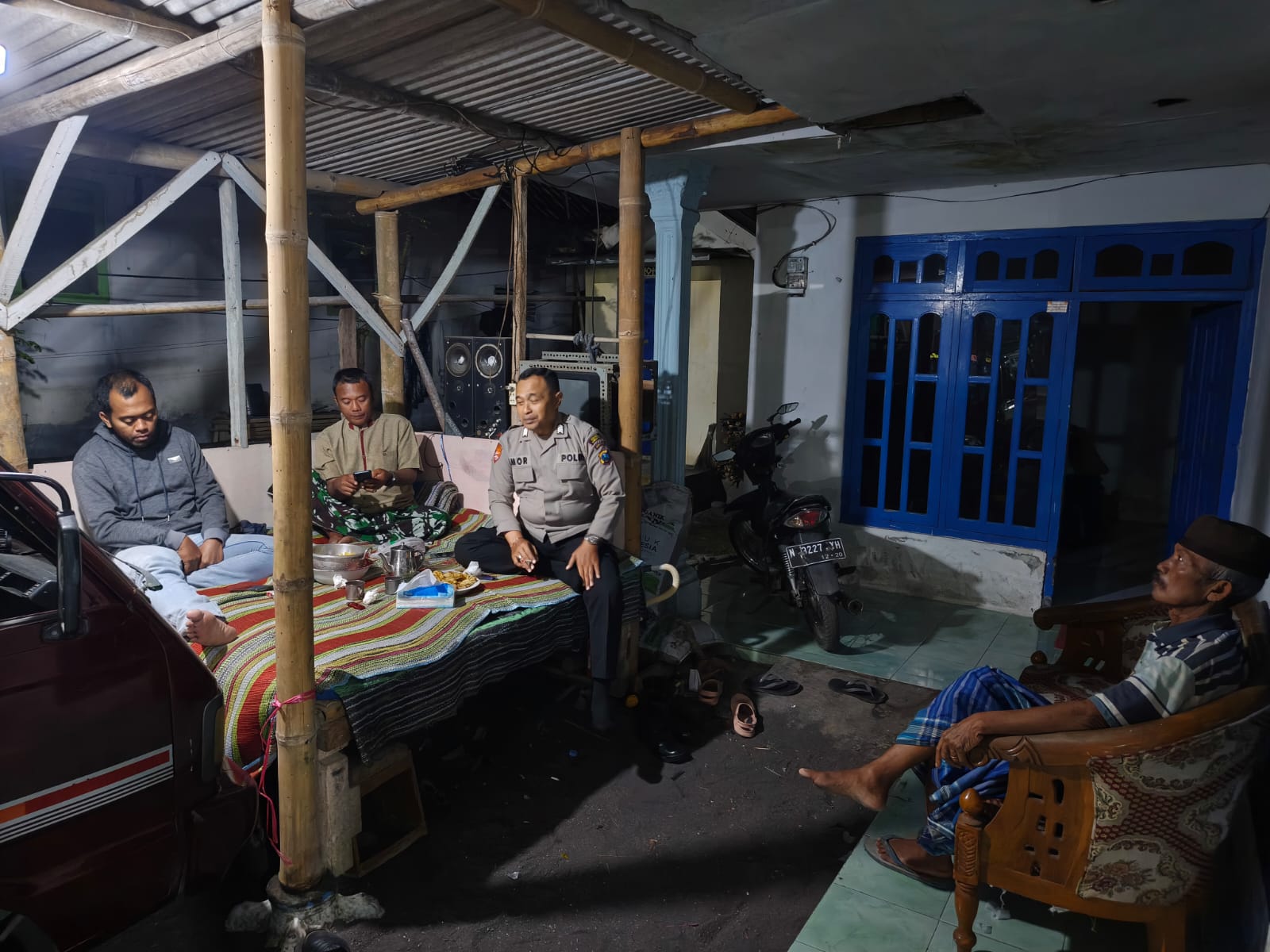 Personil Polsek Candipuro Tingkatkan Giat Rutin, Sambangi Warga Kamling